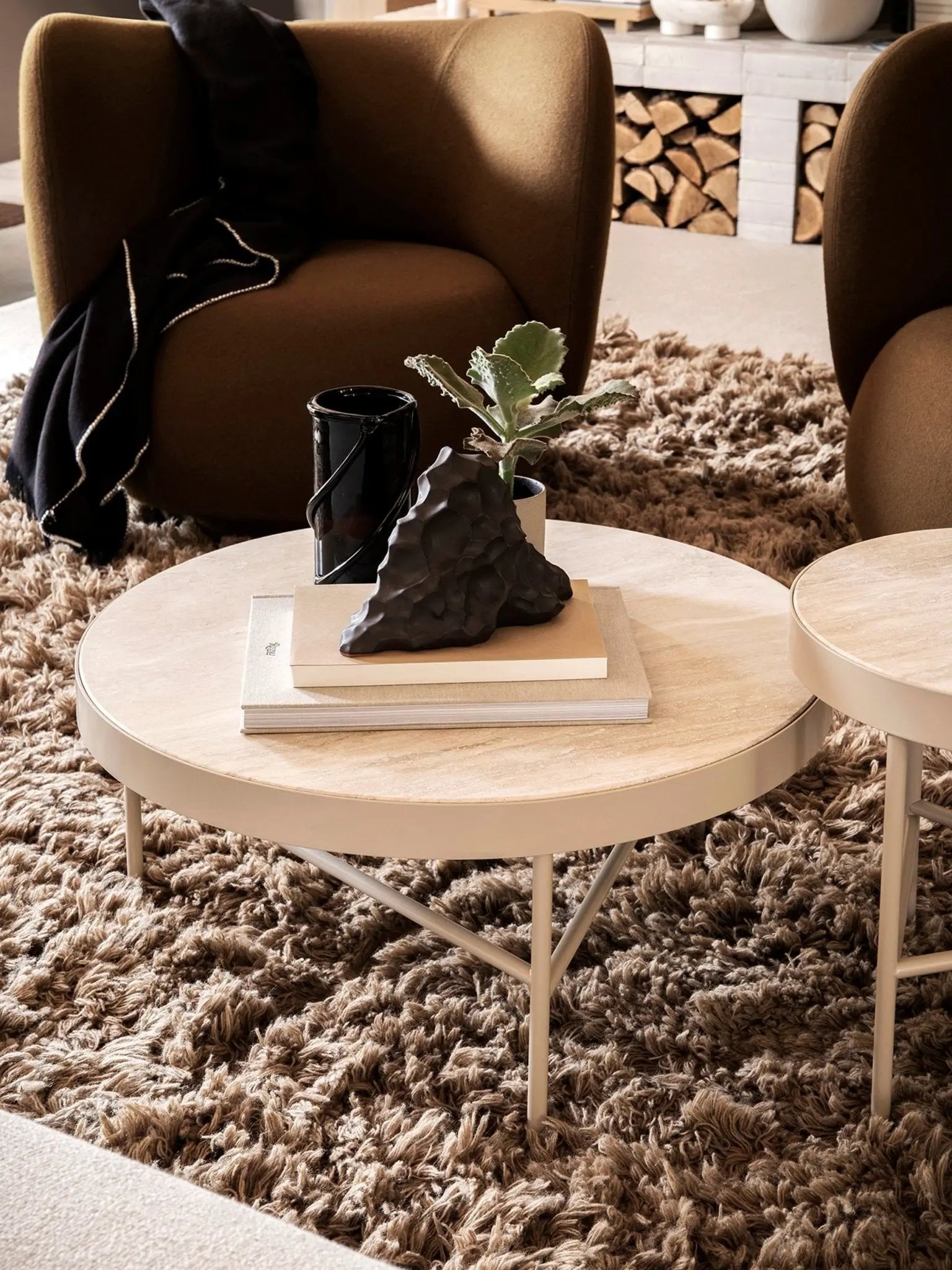 Ferm Living Travertine L sohvapöytä cashmere - Laatukaluste