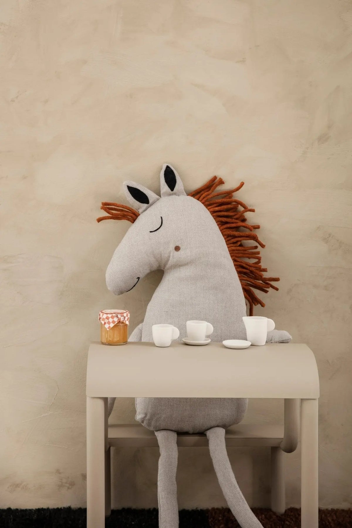 Ferm Living Up Step jakkara cashmere - Laatukaluste