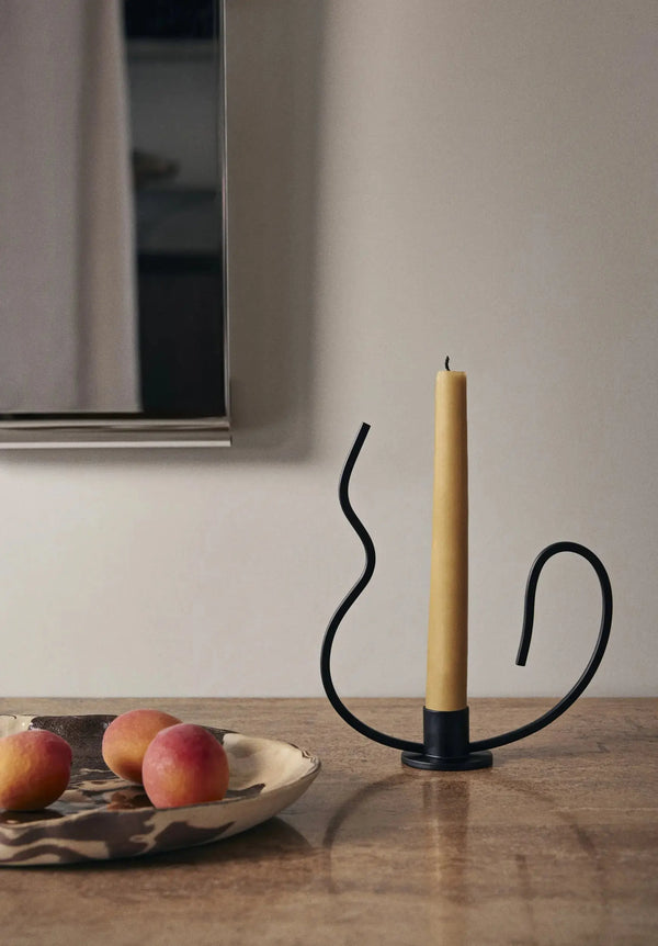 Ferm Living Valse matala kynttilänjalka musta Ferm Living