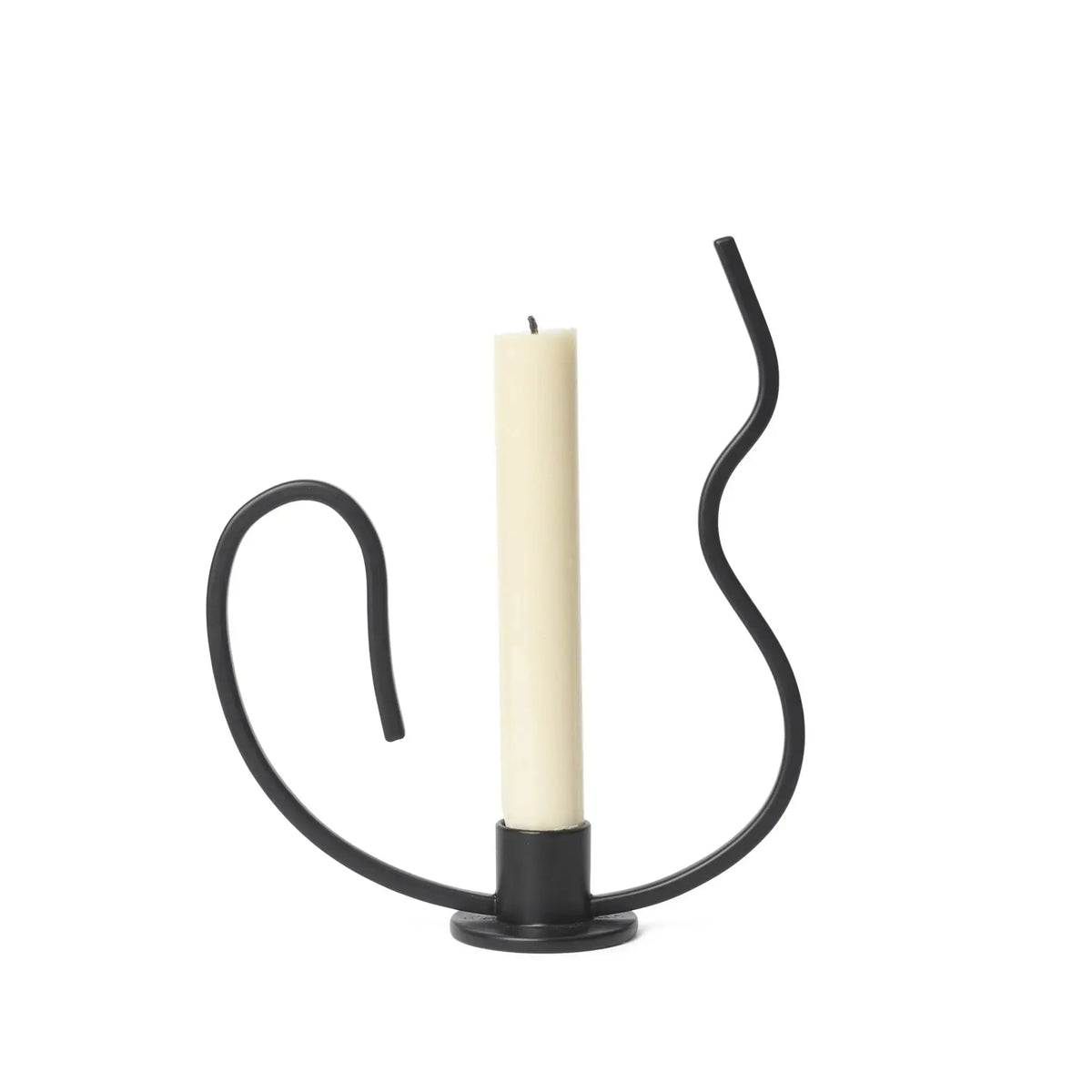 Ferm Living Valse matala kynttilänjalka musta Ferm Living