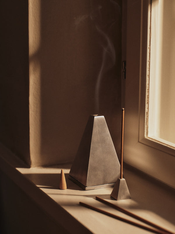 Ferm Living Pyra suitsukepidike alumiini