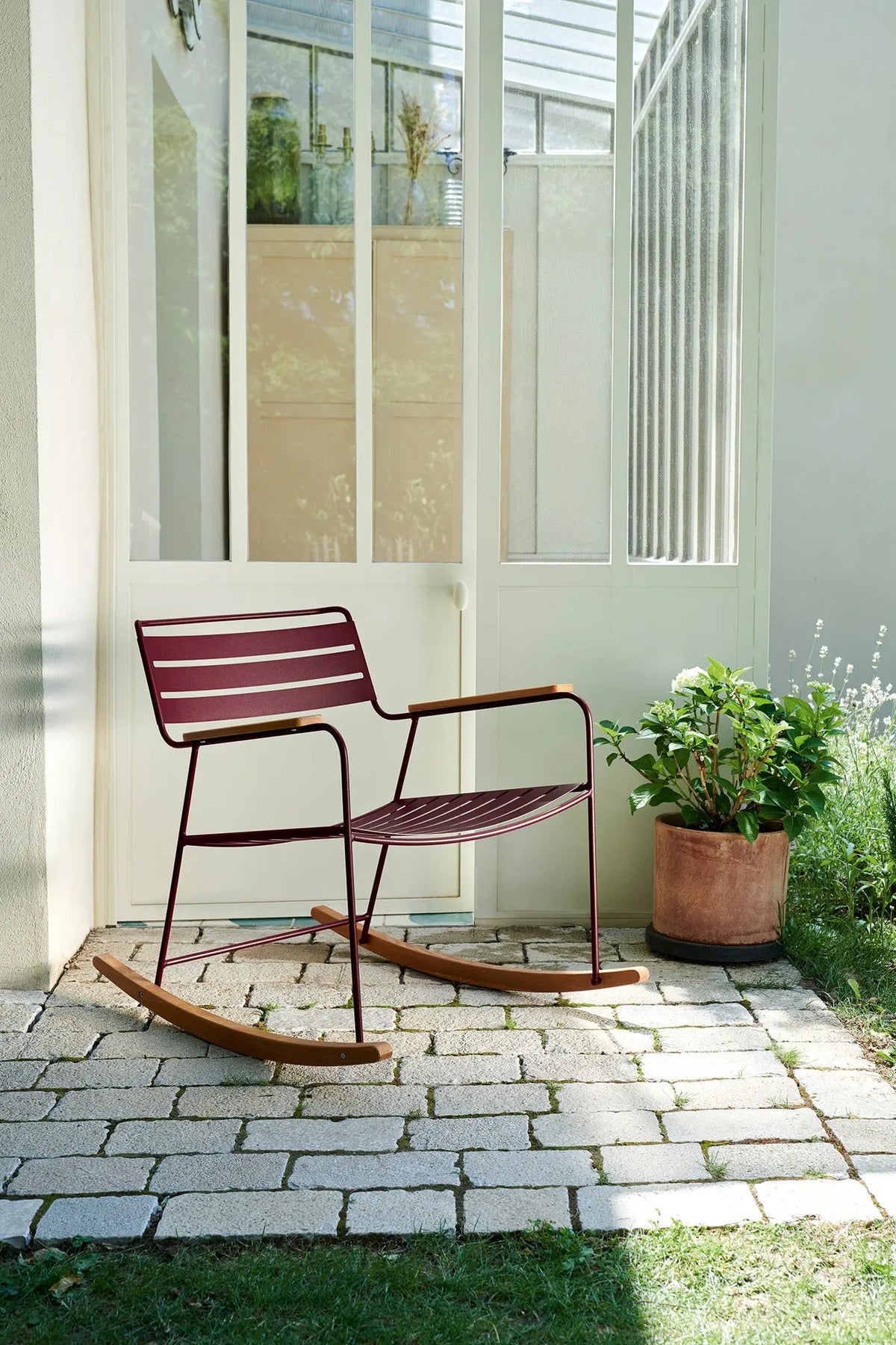 Fermob Surprising keinutuoli honey Fermob