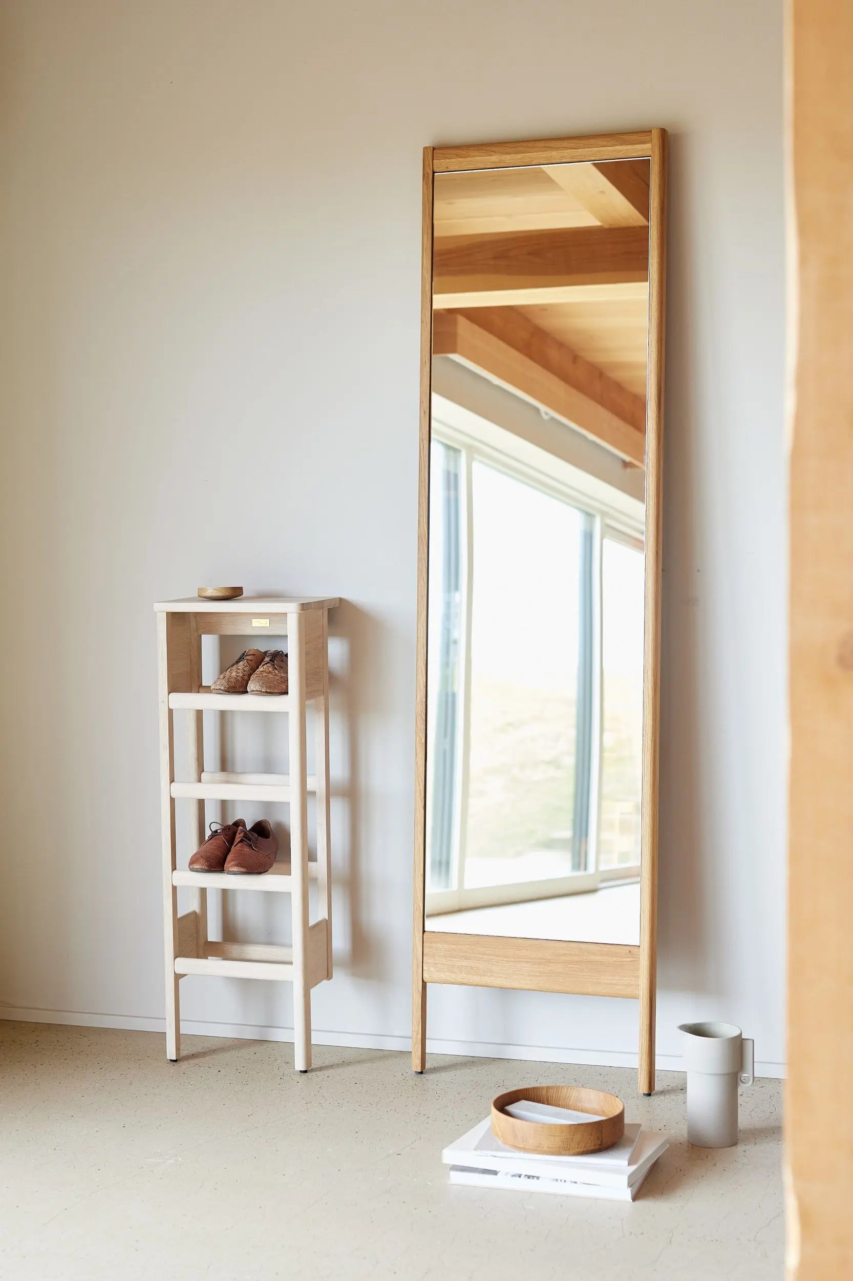 Form & Refine A Line peili tammi Form & Refine