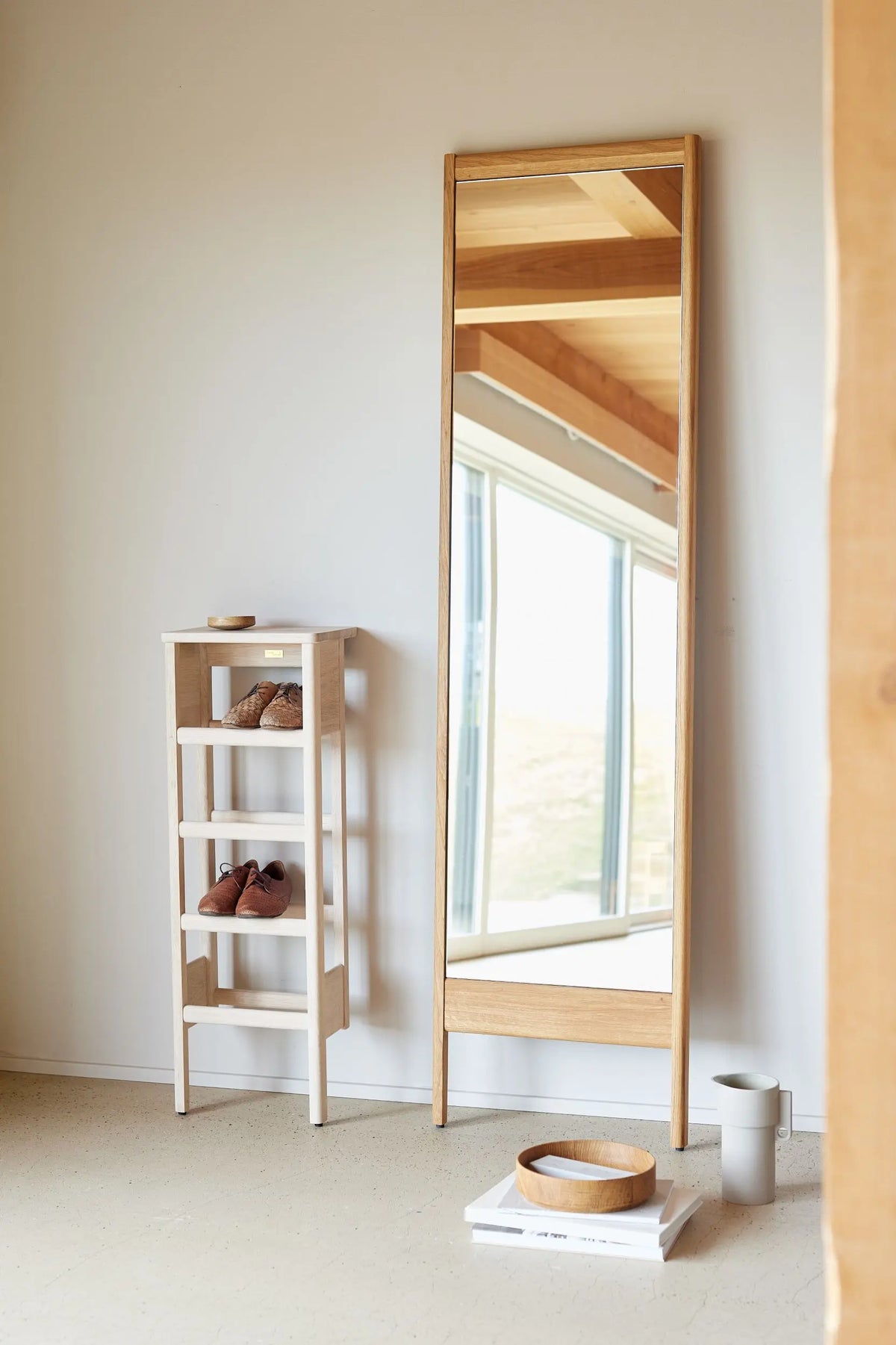 Form & Refine A Line peili tammi Form & Refine