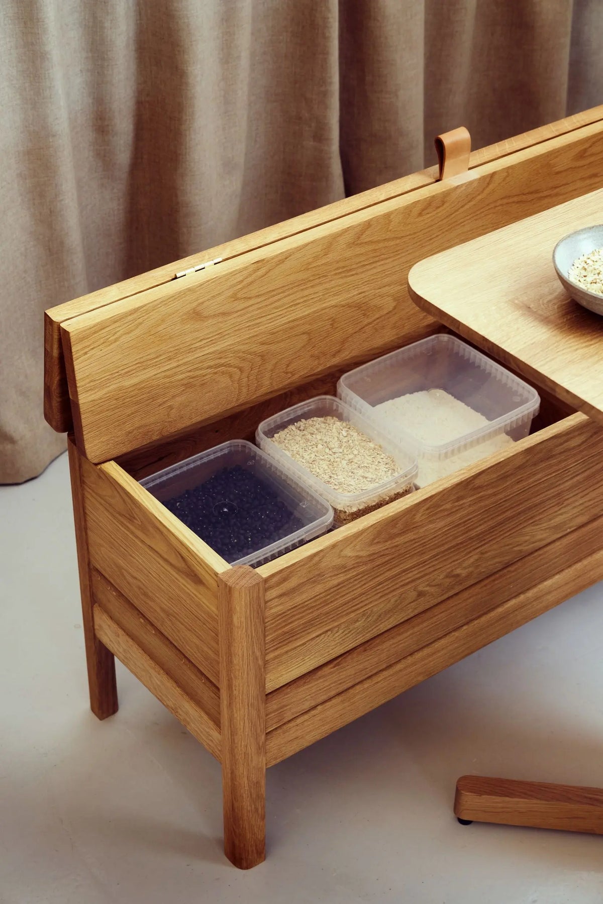 Form & Refine A Line säilytyspenkki 111 tammi Form & Refine