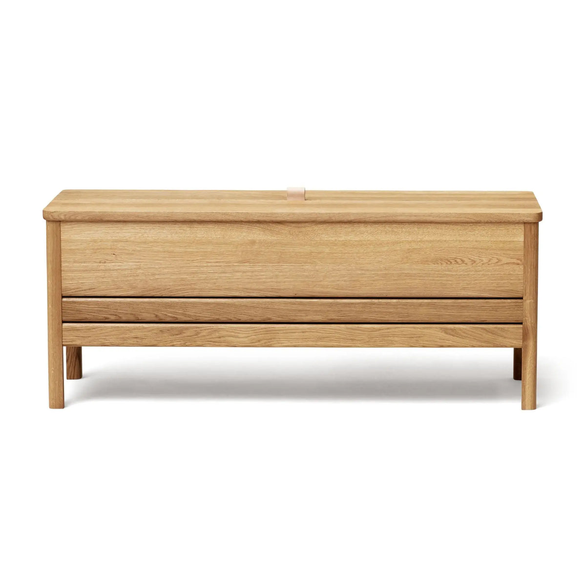 Form & Refine A Line säilytyspenkki 111 tammi Form & Refine