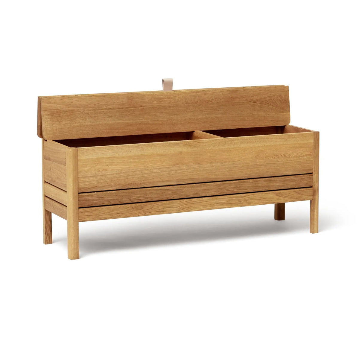 Form & Refine A Line säilytyspenkki 111 tammi Form & Refine