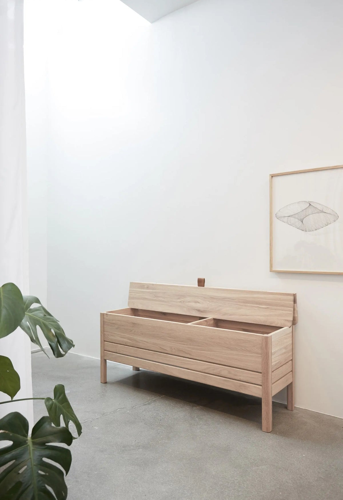 Form & Refine A Line säilytyspenkki 111 valkoöljytty tammi Form & Refine