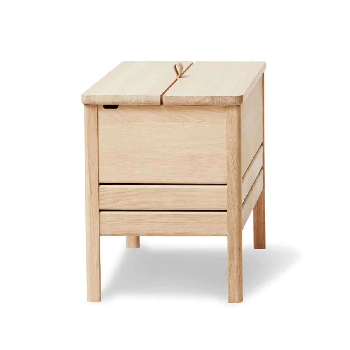 Form & Refine A Line säilytyspenkki 68 valkoöljytty tammi Form & Refine