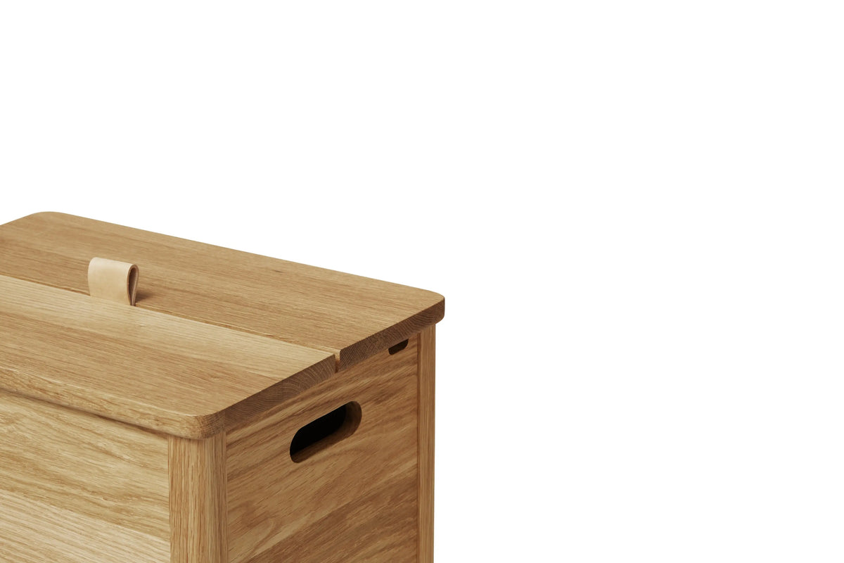 Form & Refine A line pyykkilaatikko tammi Form & Refine