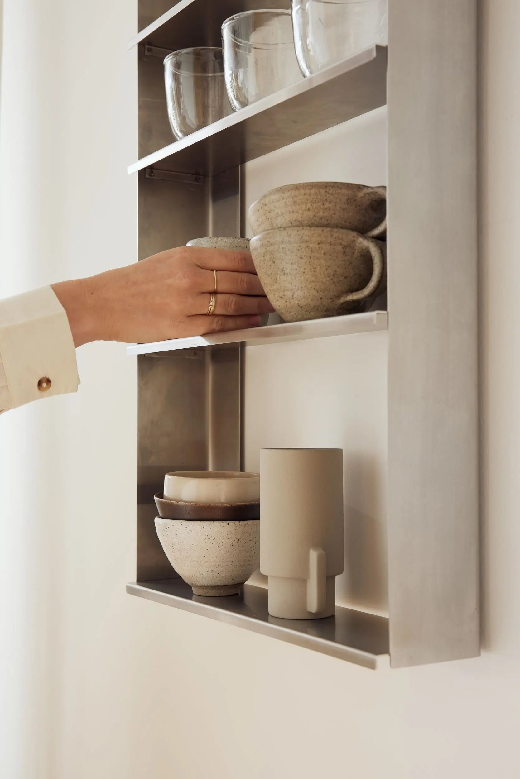 Form & Refine Alcoa maljakko iso vaaleanharmaa Form & Refine