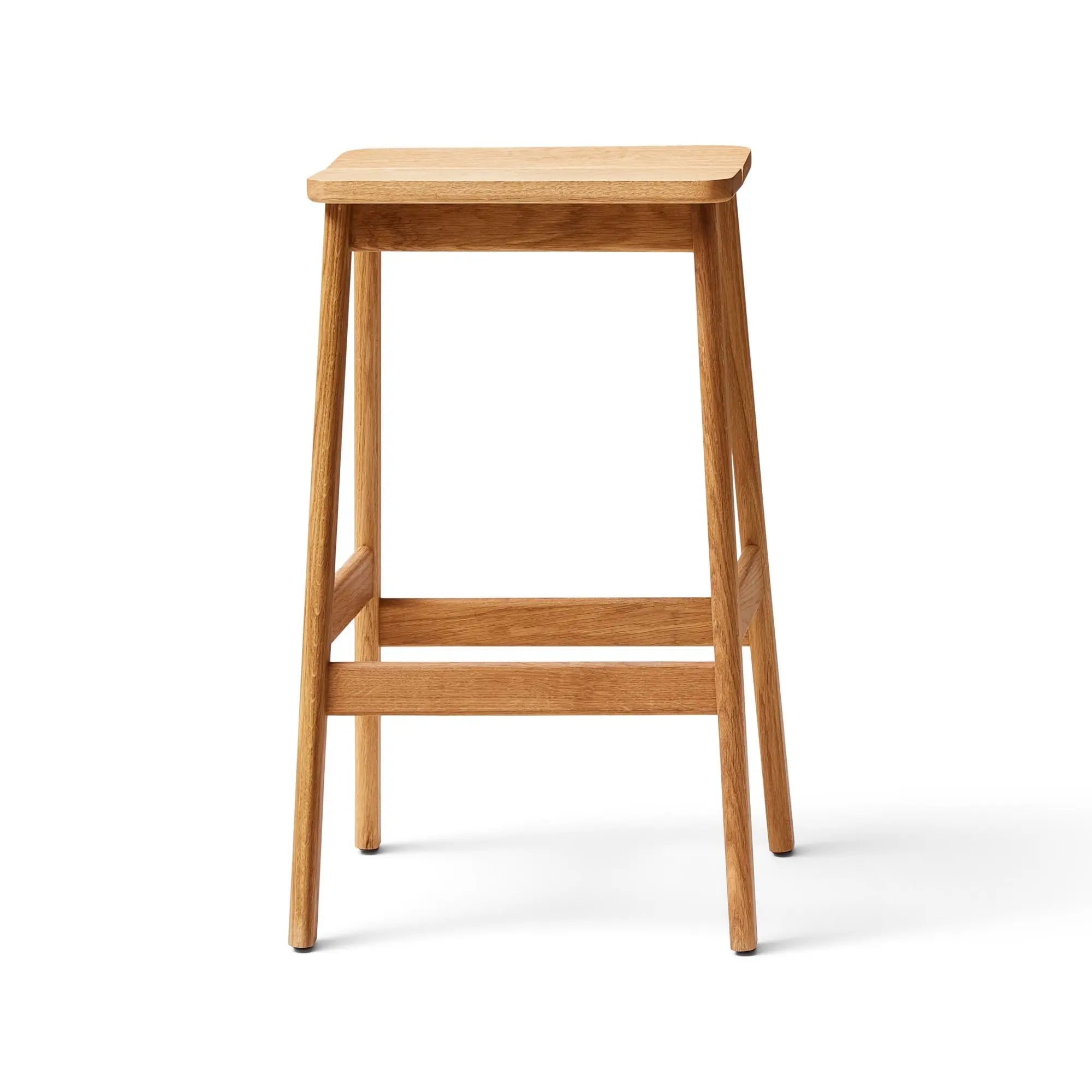 Form & Refine Angle 65 baarituoli tammi Form & Refine