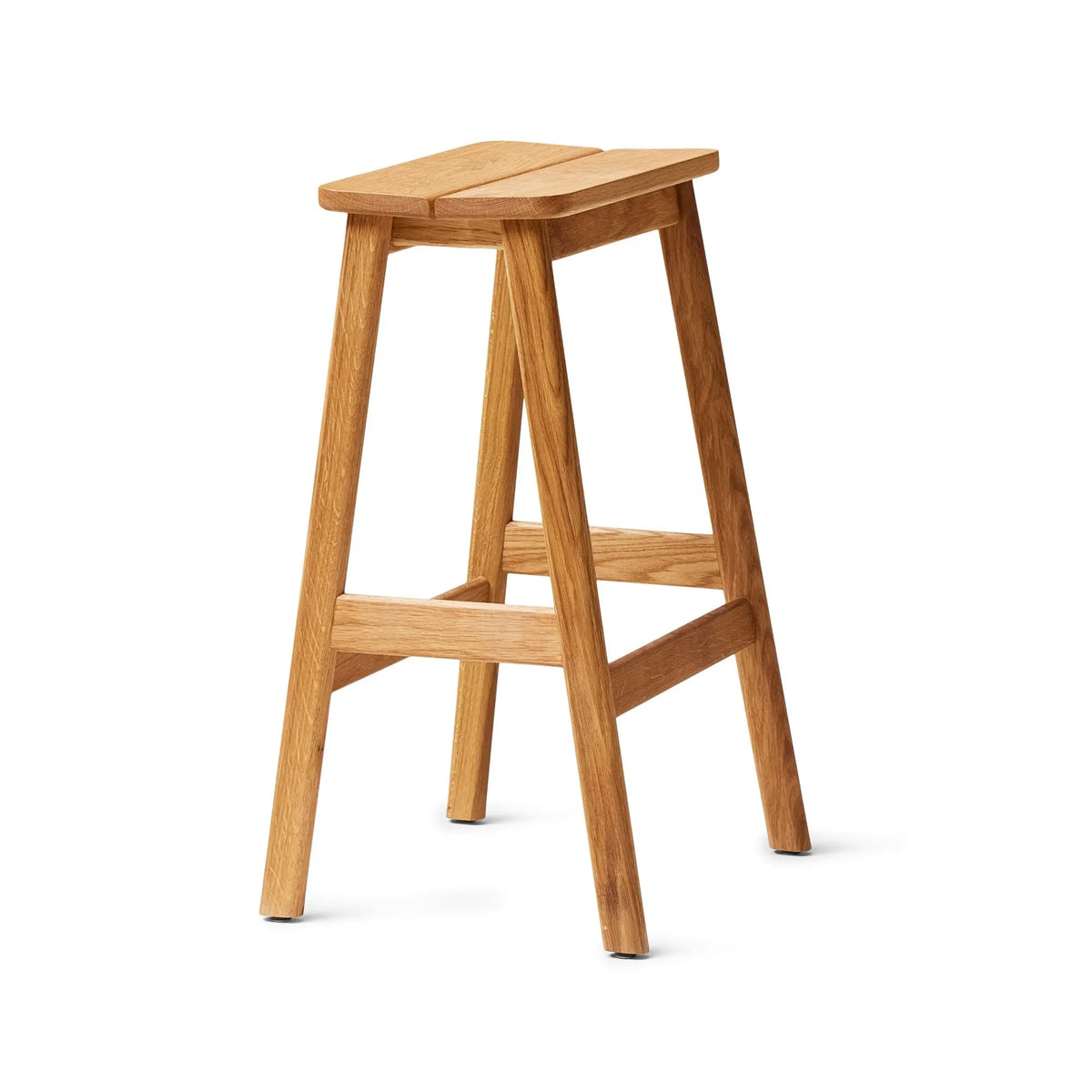 Form & Refine Angle 65 baarituoli tammi Form & Refine