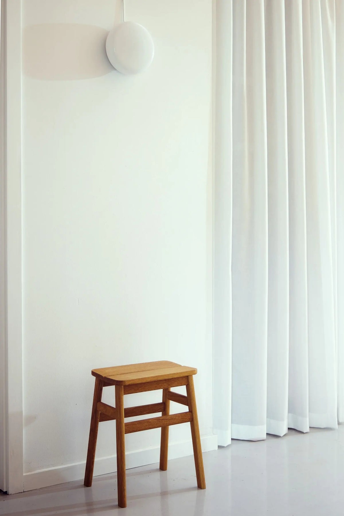 Form & Refine Angle jakkara 45 tammi Form & Refine