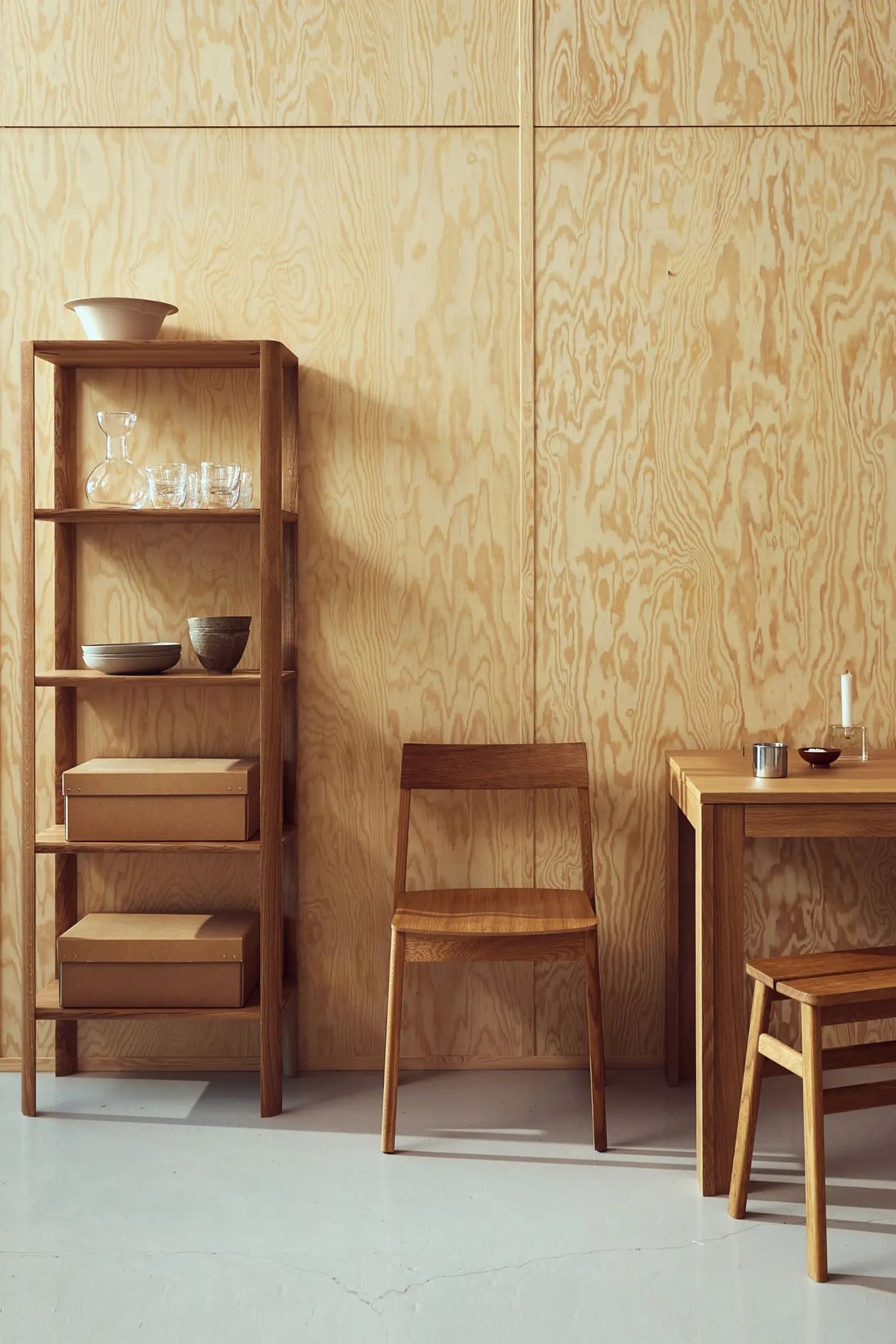 Form & Refine Angle jakkara 45 tammi Form & Refine