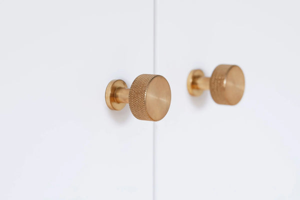 Form & Refine Angle ripustin iso messinki Form & Refine