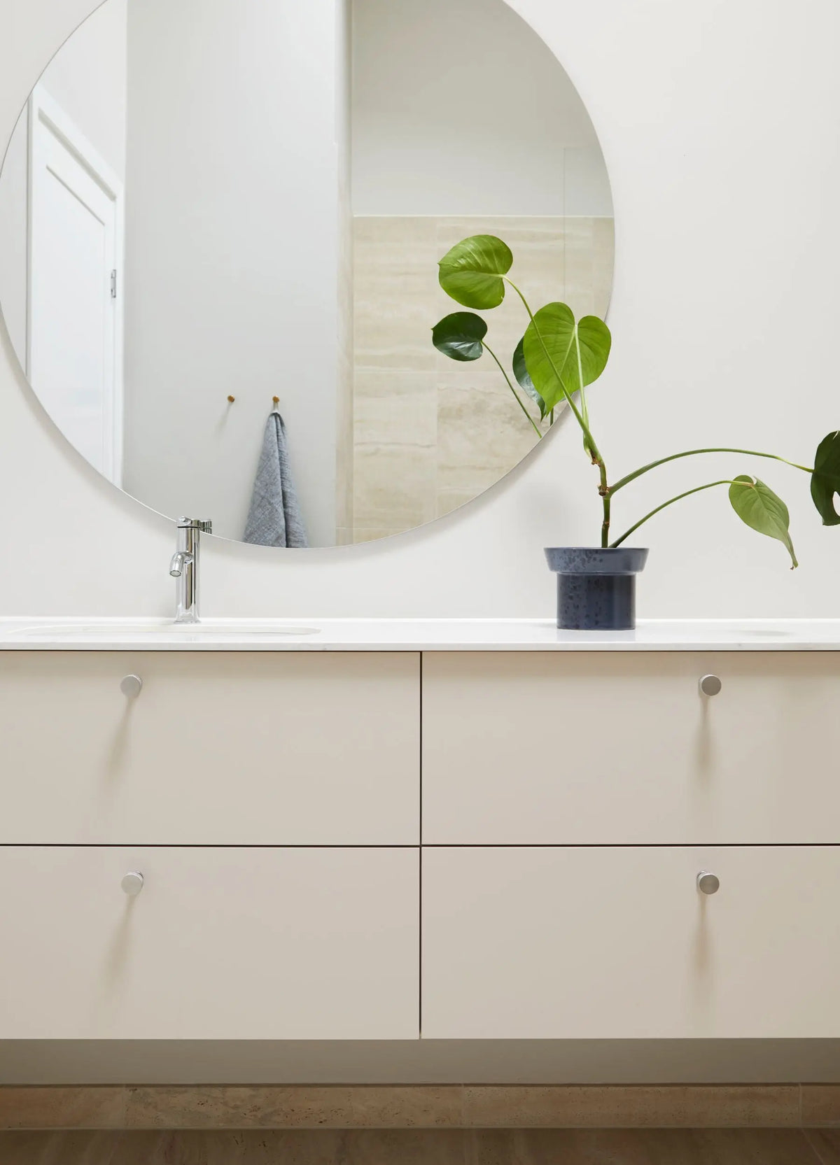 Form & Refine Angle ripustin iso teräs Form & Refine