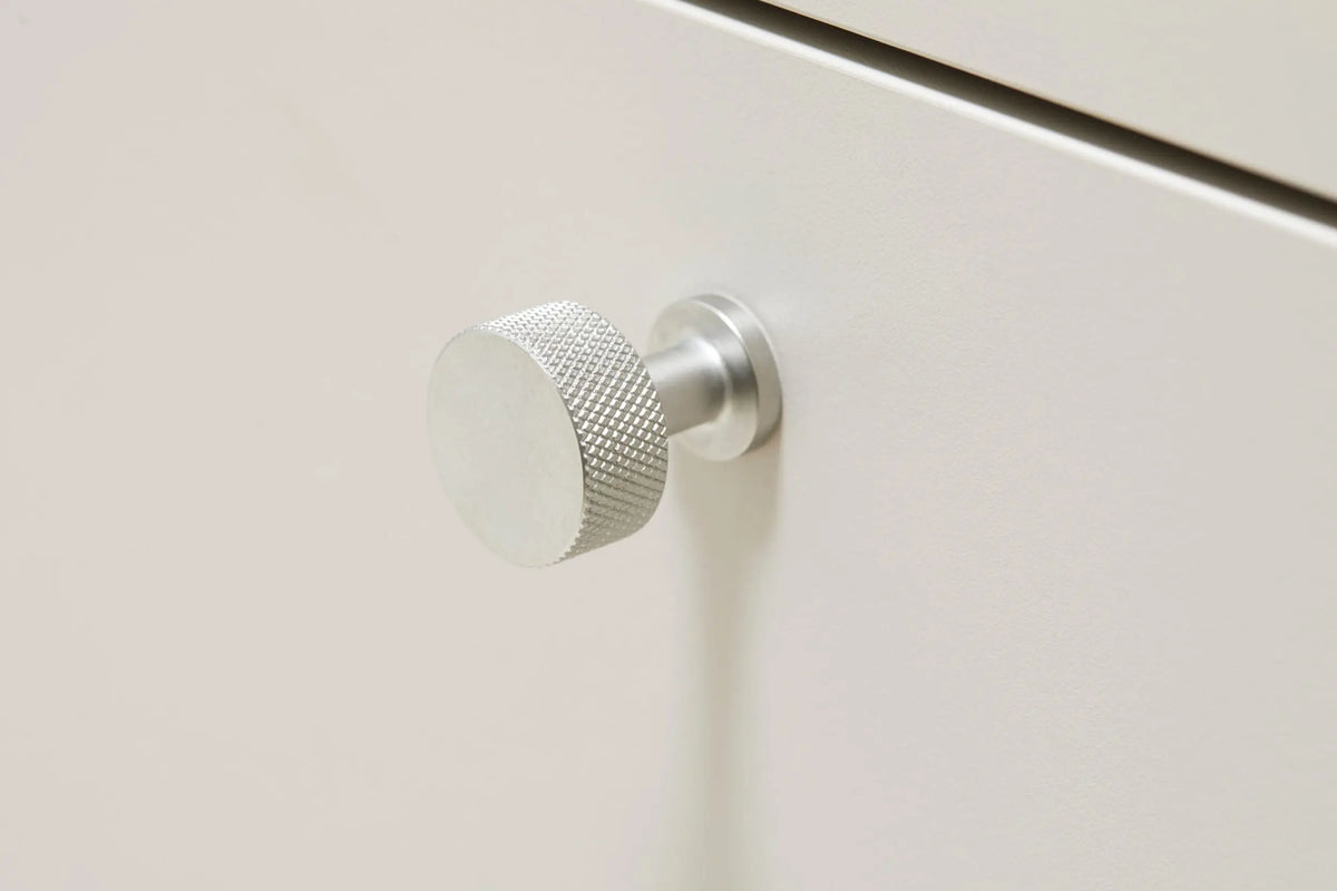 Form & Refine Angle ripustin pieni teräs Form & Refine