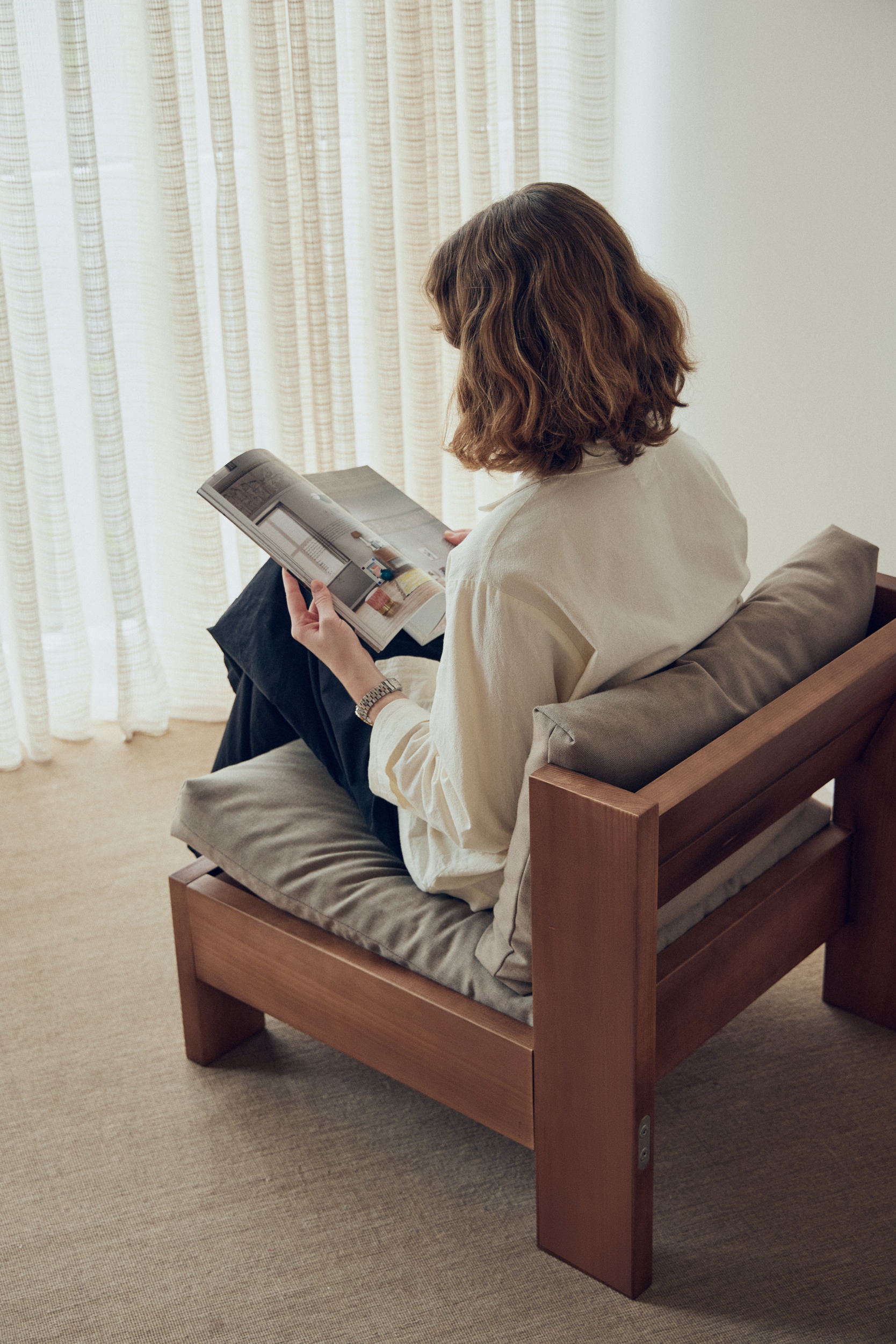 Form & Refine Icon lepotuoli ruskea mänty/Technicolour 220 Form & Refine