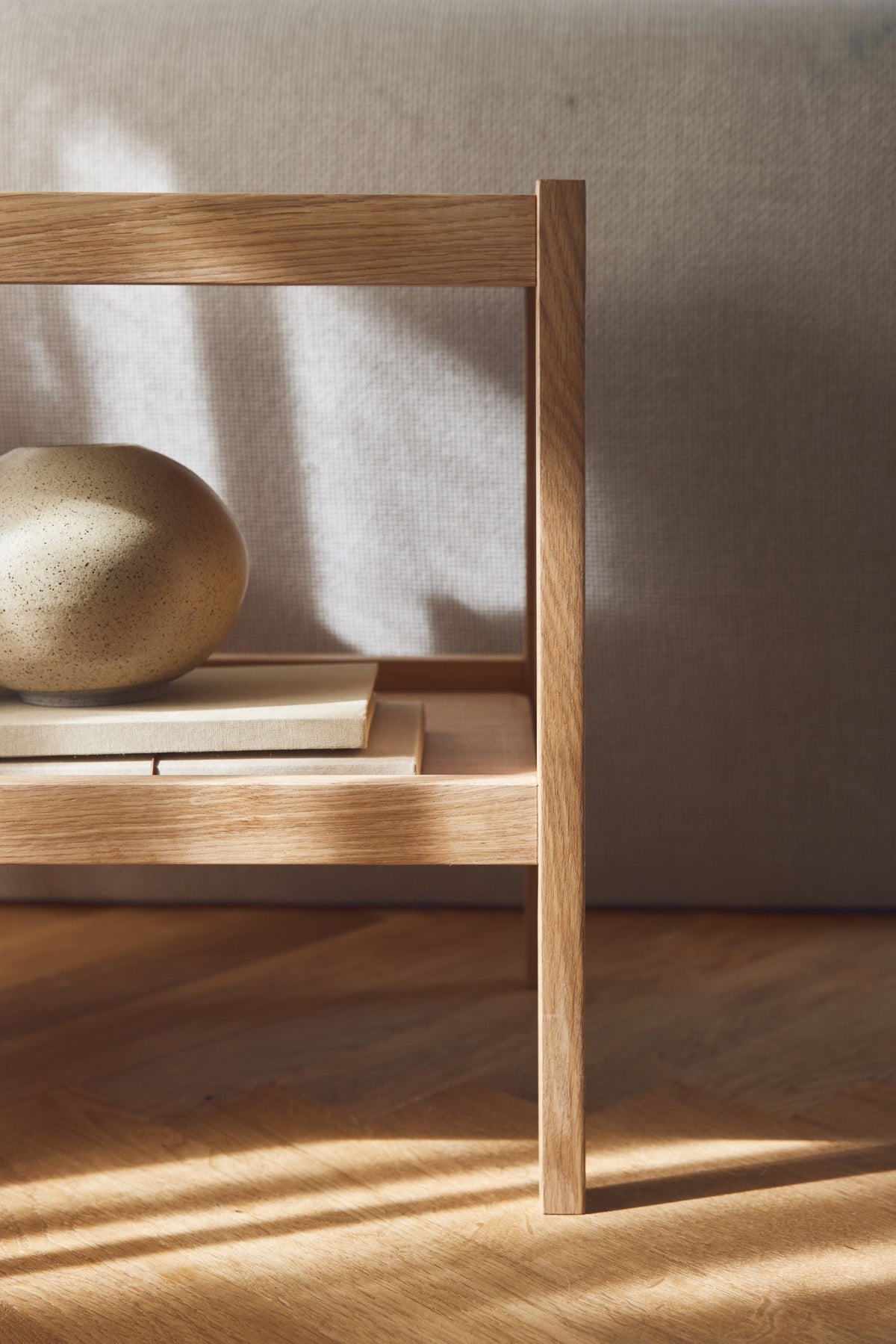 Form & Refine Journal sivupöytä tammi Form & Refine