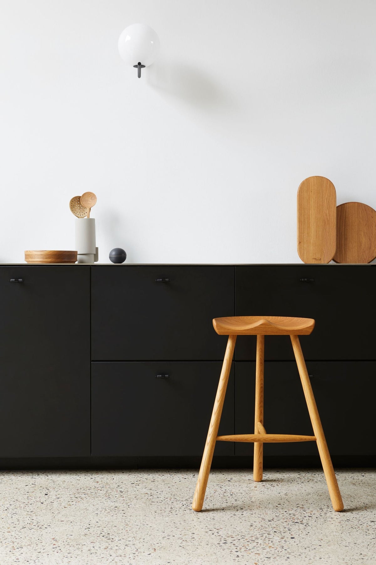 Form & Refine Shoemaker No. 68 baarituoli tammi Form & Refine