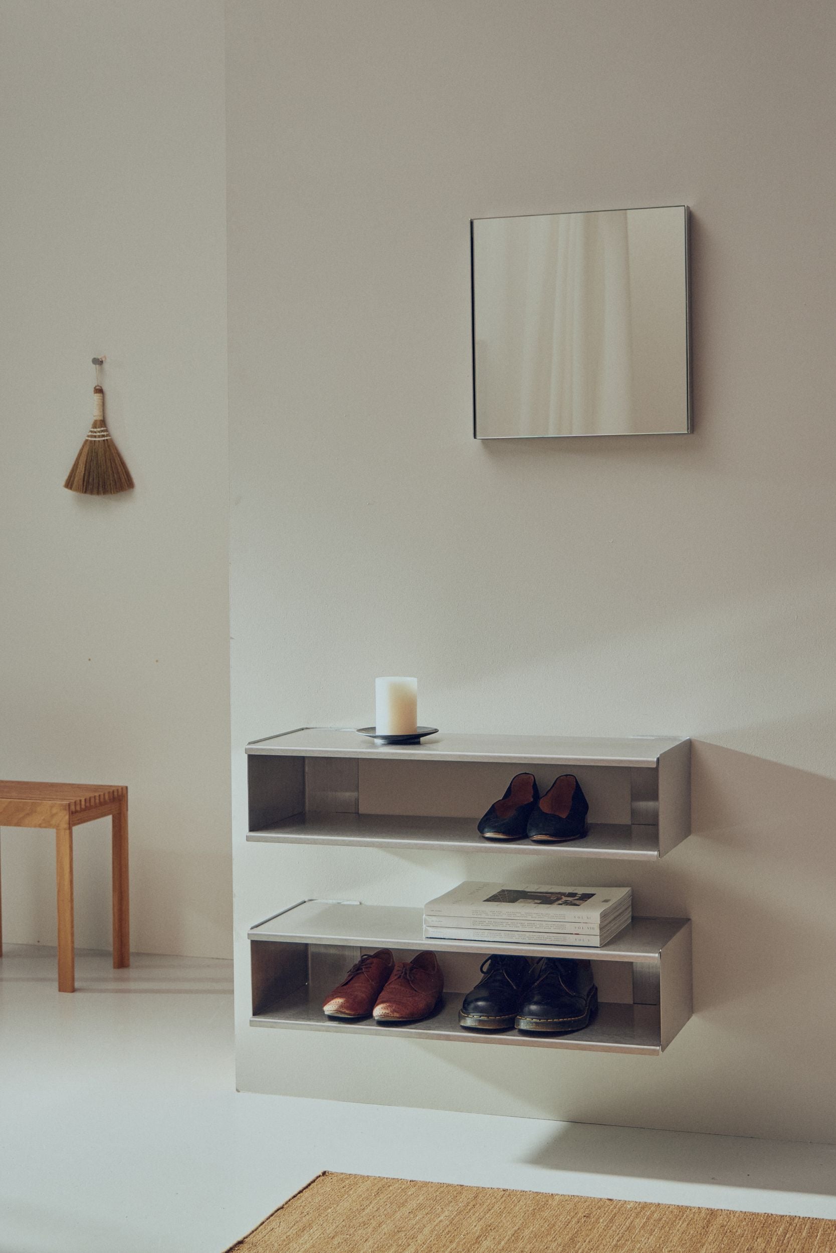 Form & Refine Taper konsolipöytä & kenkäteline 18x75 ruostumaton teräs Form & Refine