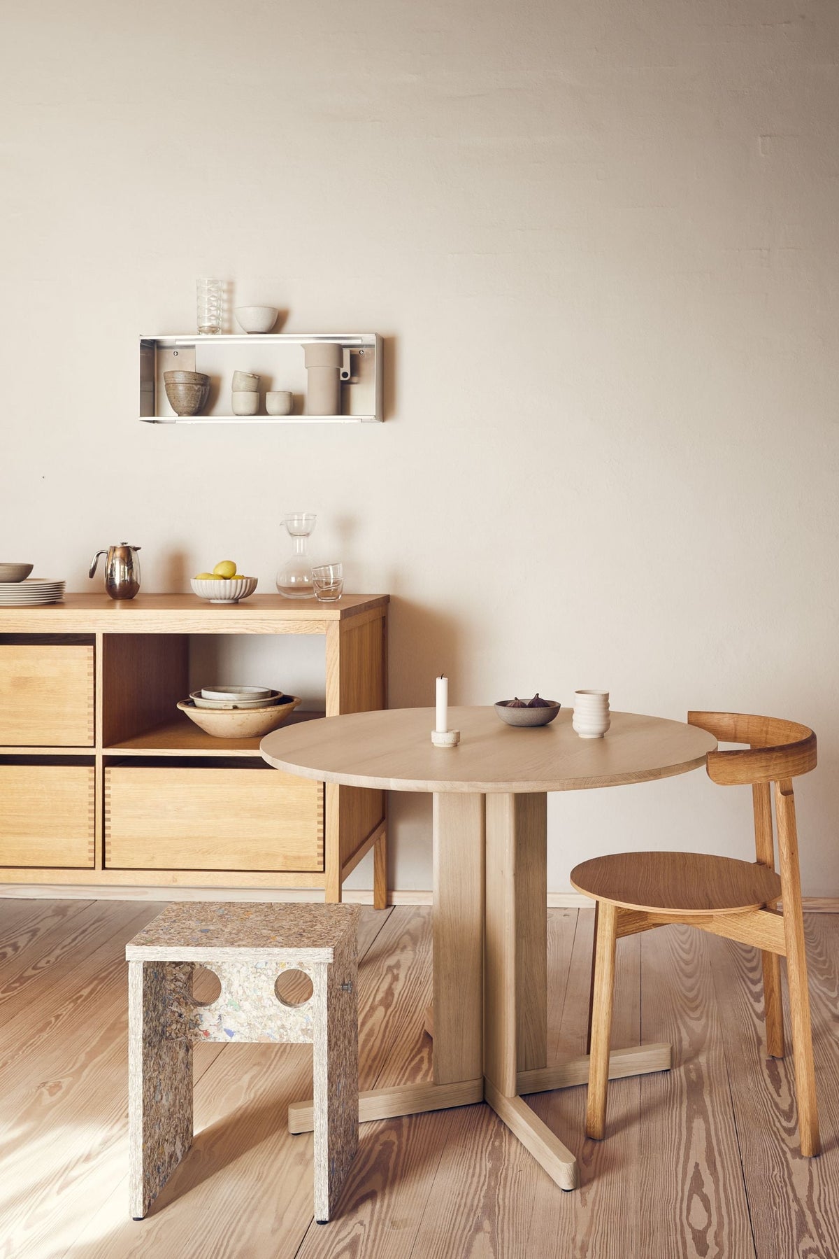 Form & Refine Taper seinähylly 26x70 ruostumaton teräs Form & Refine