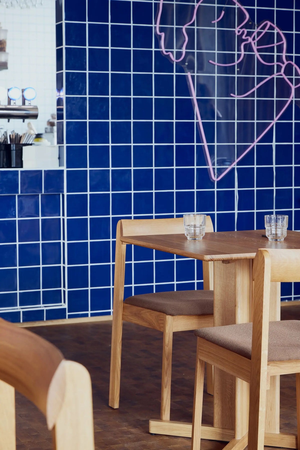 Form & Refine Trefoil pöytä 68x68 tammi Form & Refine