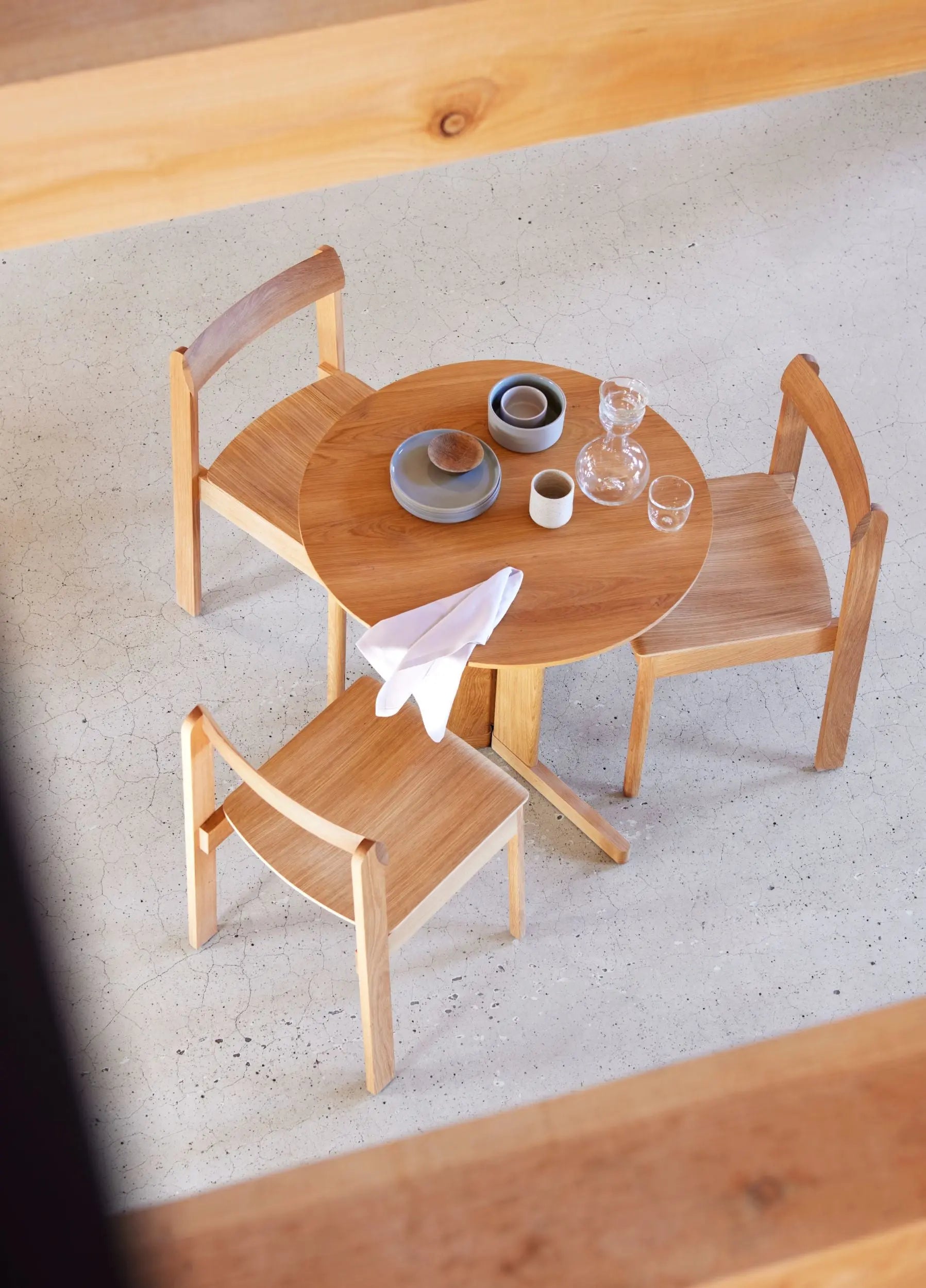 Form & Refine Trefoil pöytä Ø75 tammi Form & Refine