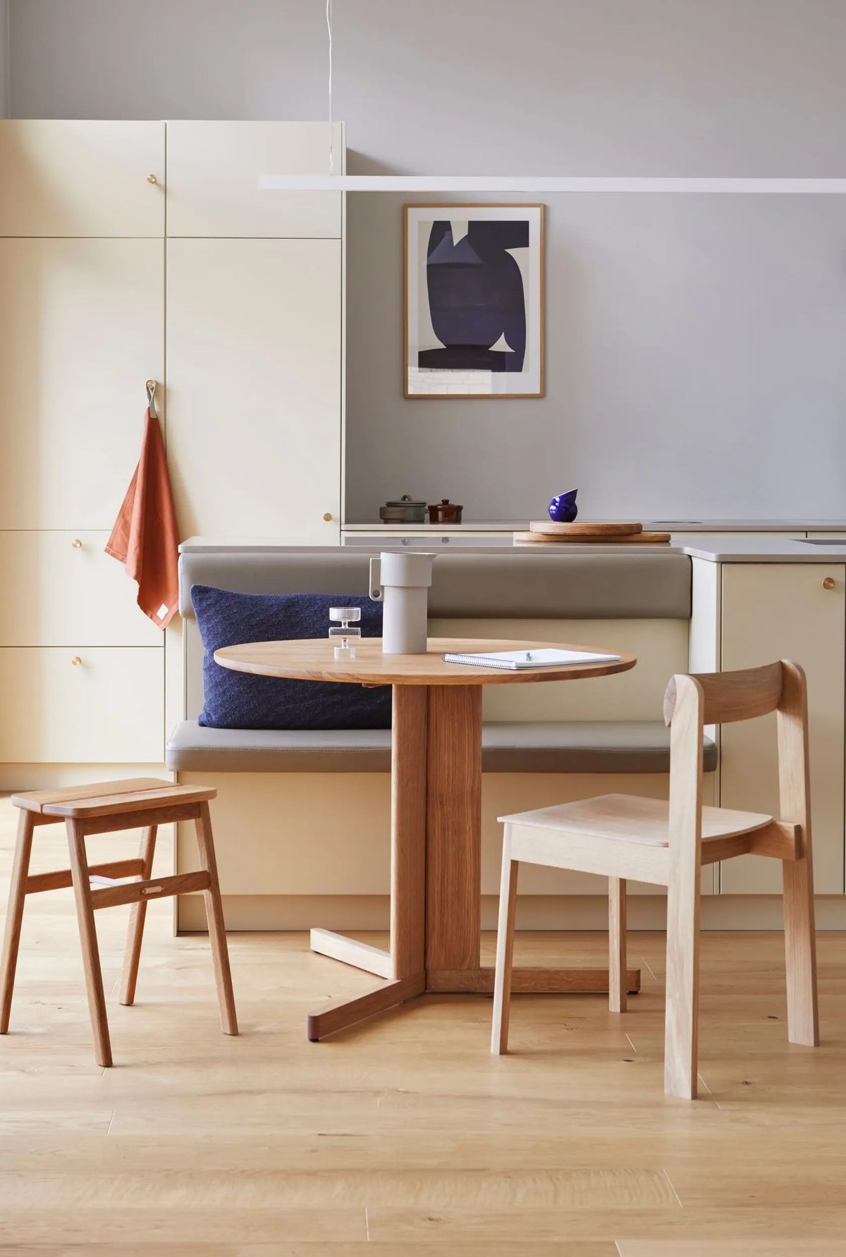 Form & Refine Trefoil pöytä Ø75 tammi Form & Refine