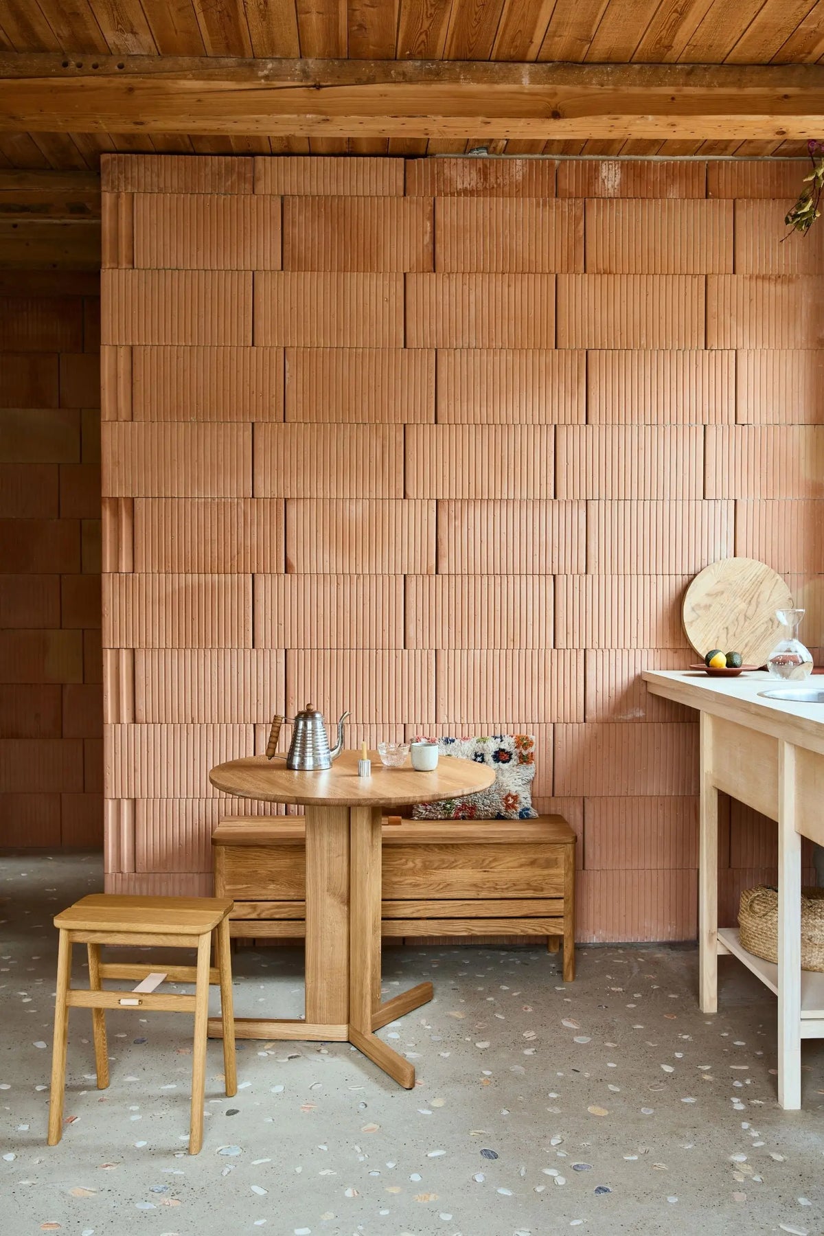 Form & Refine Trefoil pöytä Ø75 tammi Form & Refine