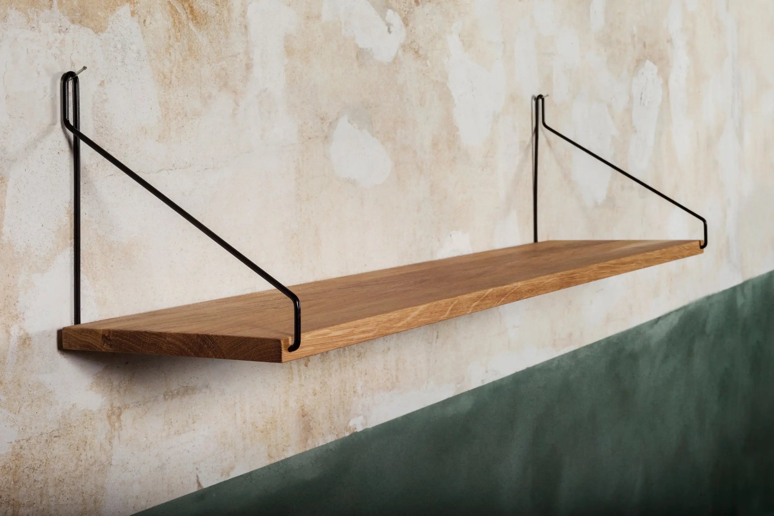 Frama seinähylly 80x27 tammi/musta Frama