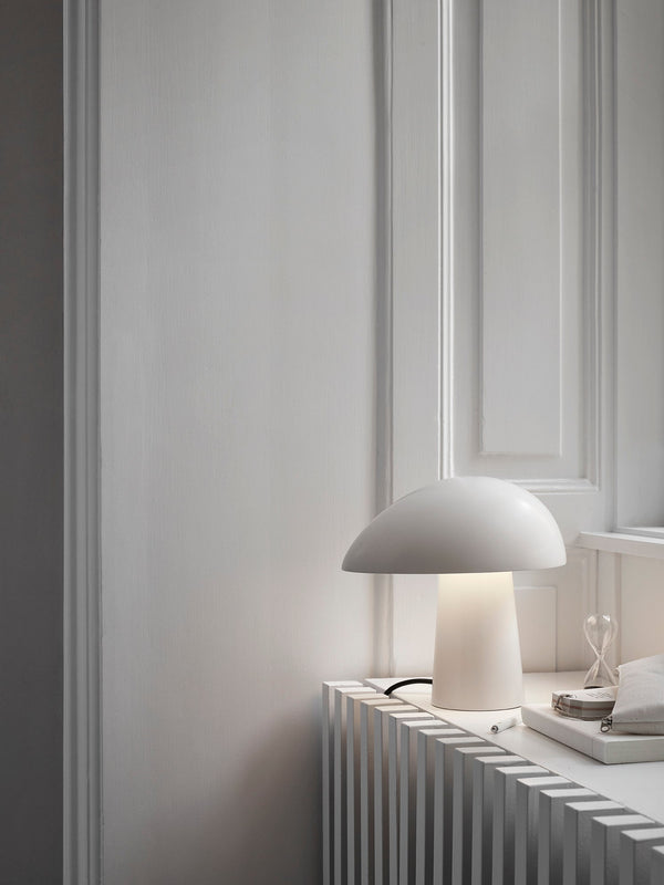 Fritz Hansen Night Owl pöytävalaisin Smokey white - Laatukaluste
