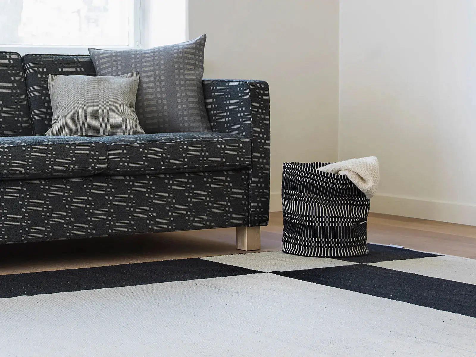 Gullichsen Helios säilytyskori M musta Johanna Gullichsen