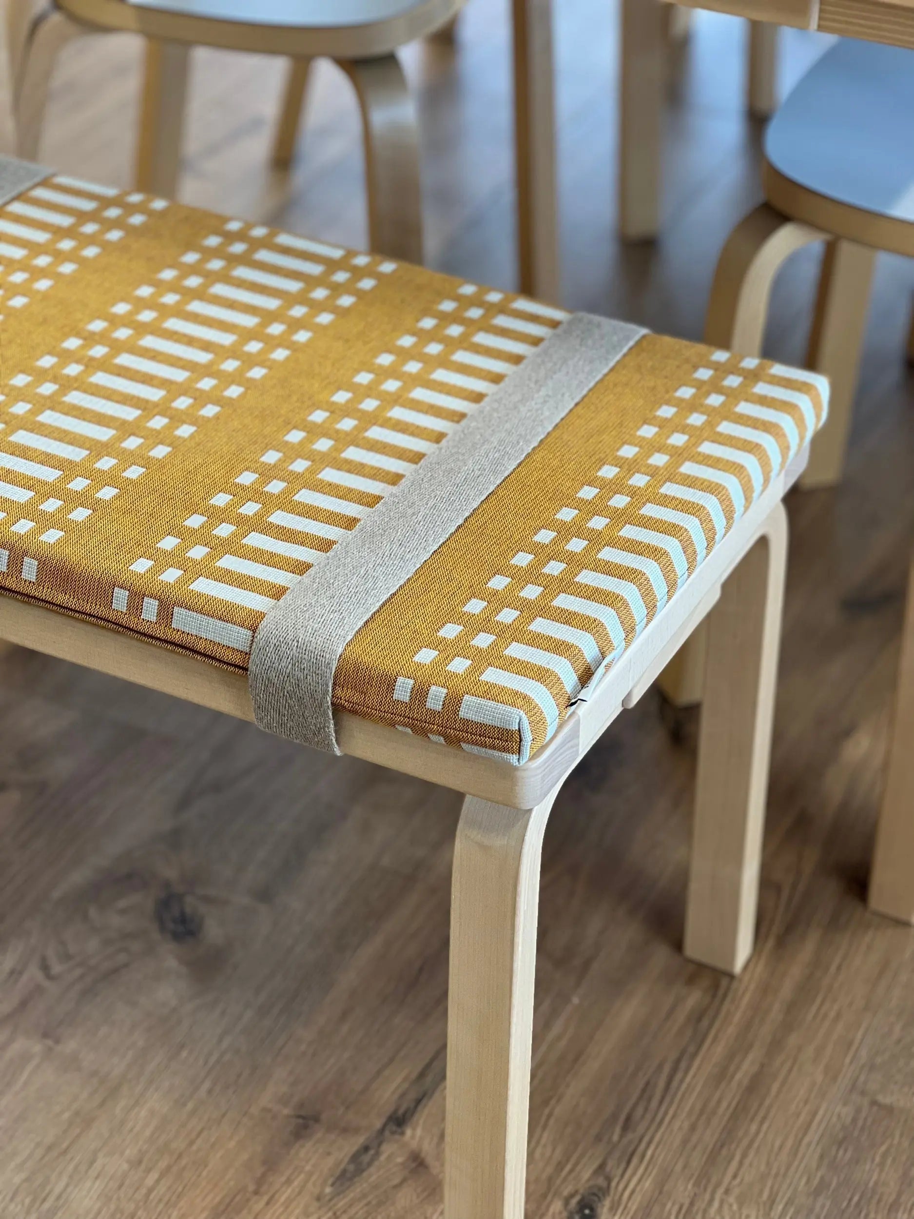 Johanna Gullichsen Nereus 153A ritiläpenkin päällinen okra Johanna Gullichsen