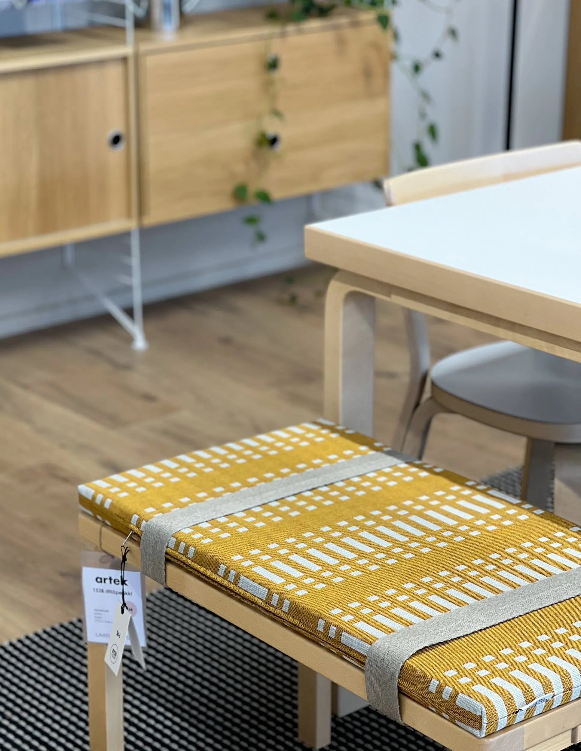 Johanna Gullichsen Nereus 153B ritiläpenkin päällinen okra Johanna Gullichsen