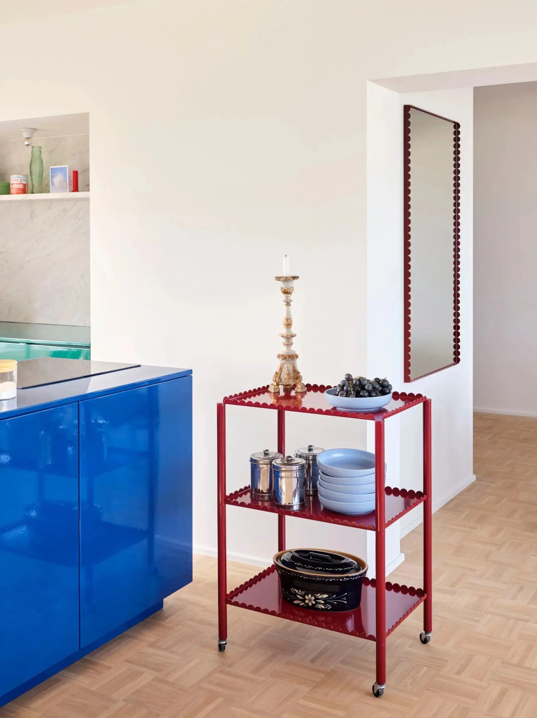 HAY Arcs tarjoiluvaunu korkea punainen HAY