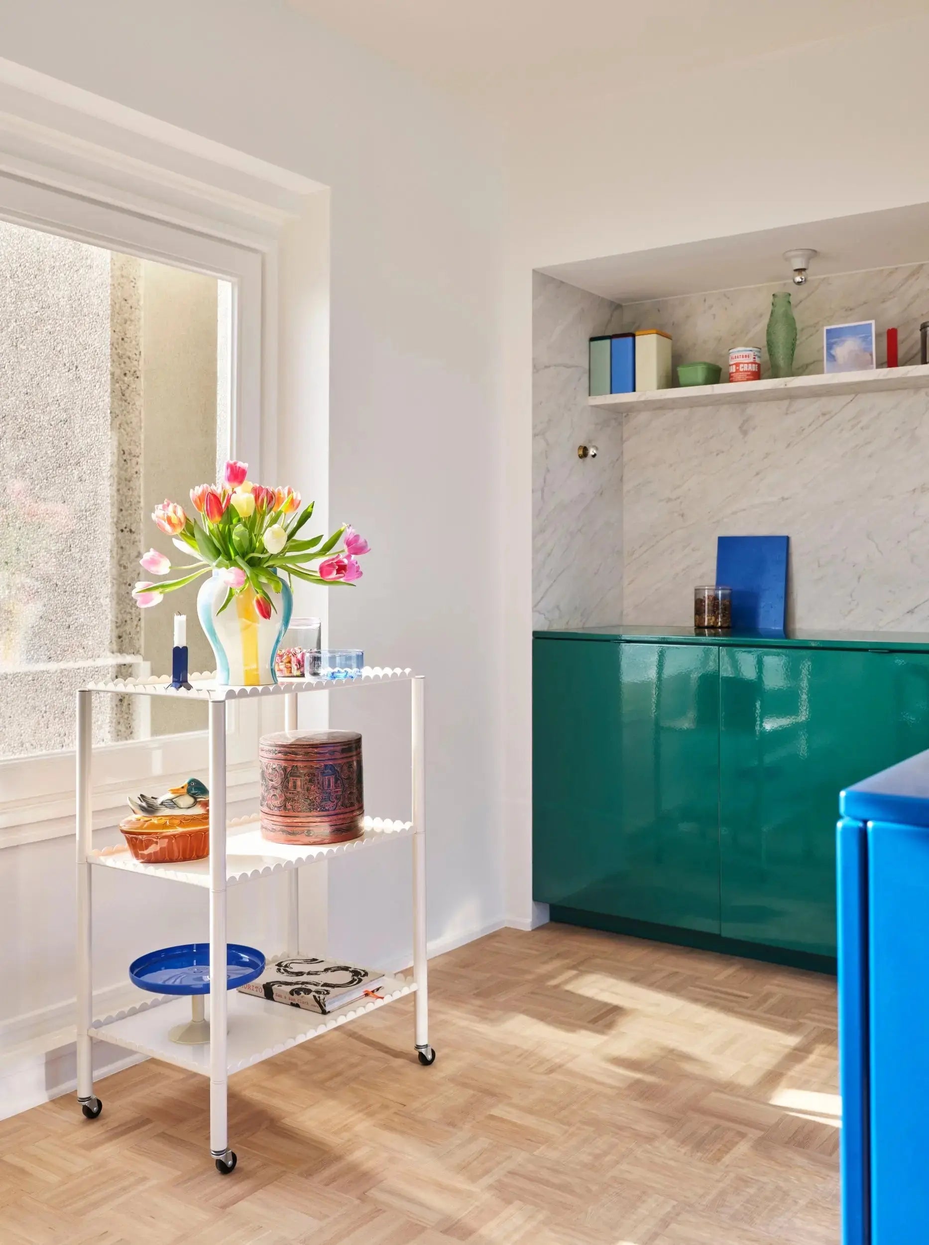 HAY Arcs tarjoiluvaunu korkea valkoinen HAY