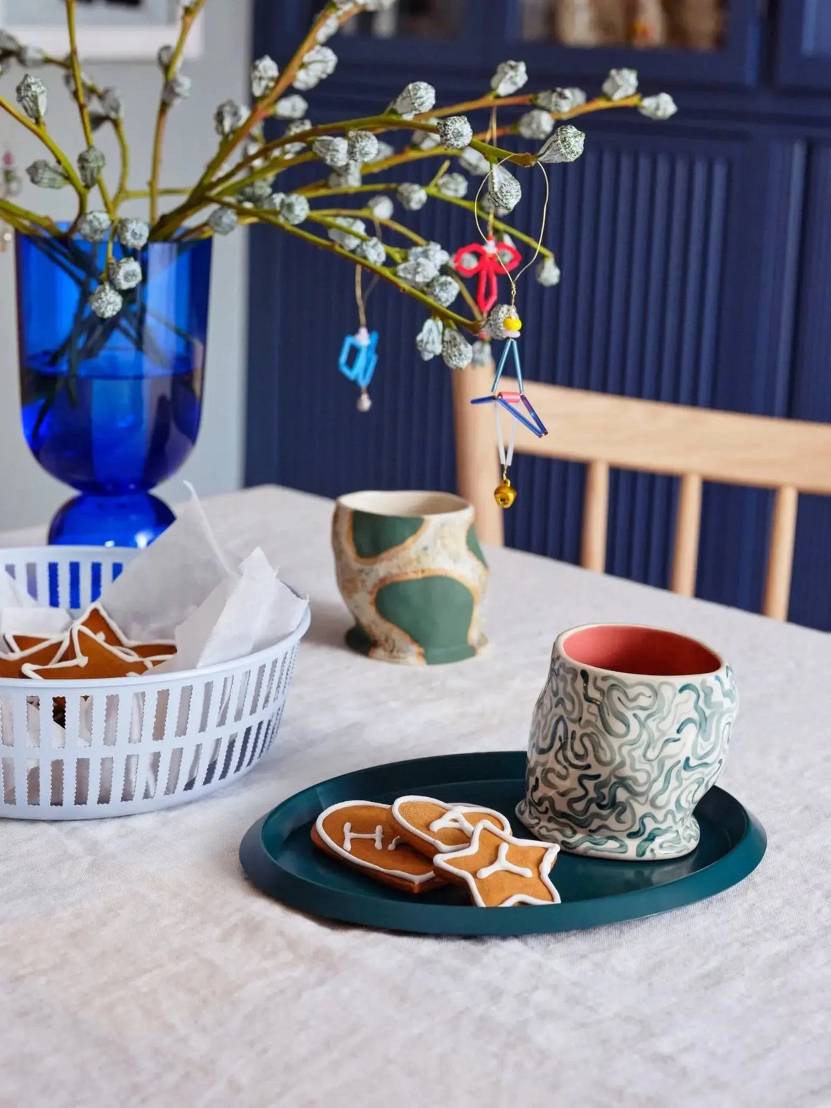 HAY Bottoms Up vaasi pieni sähkönsininen - Laatukaluste