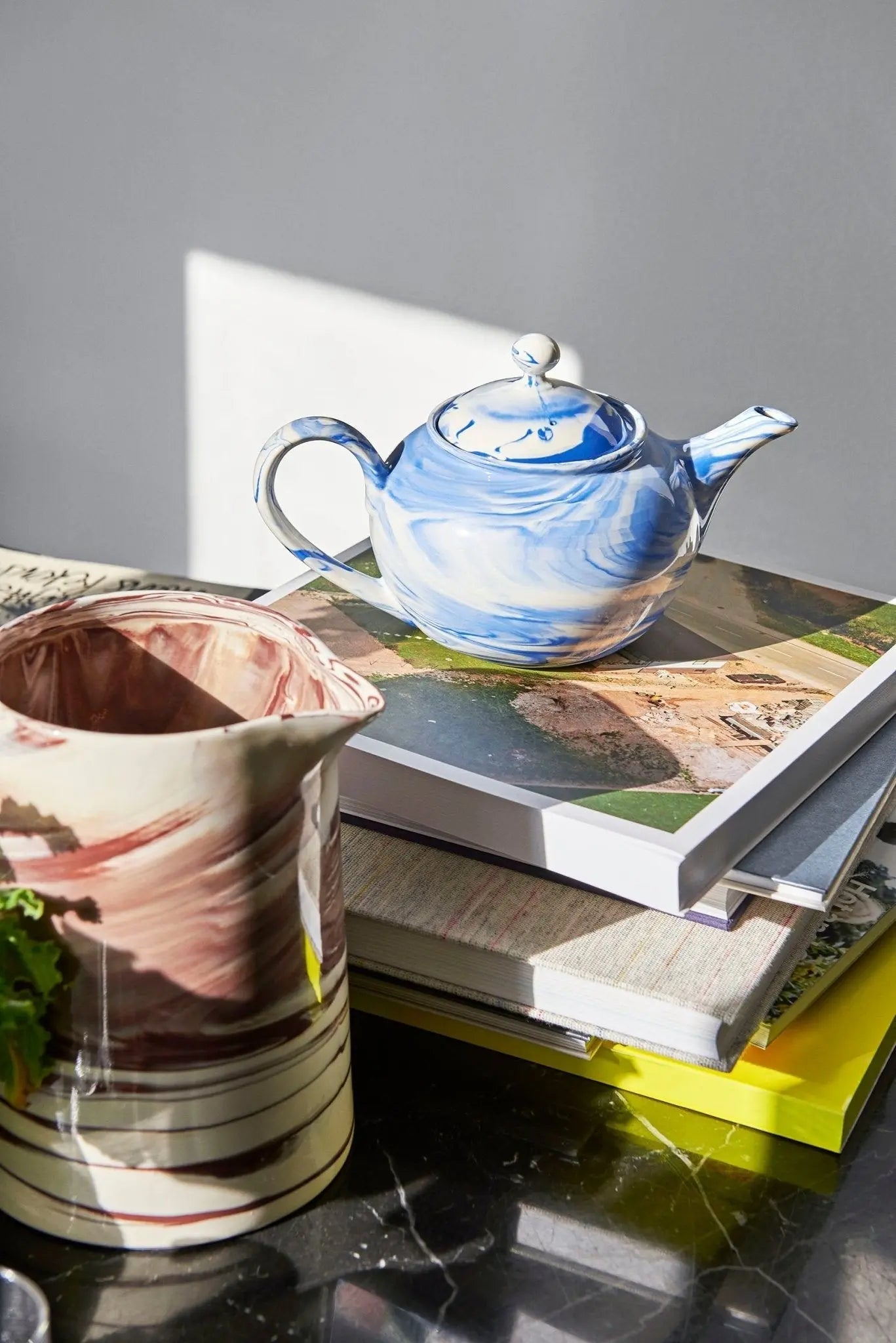 HAY Marbled kannu ruskea - Laatukaluste