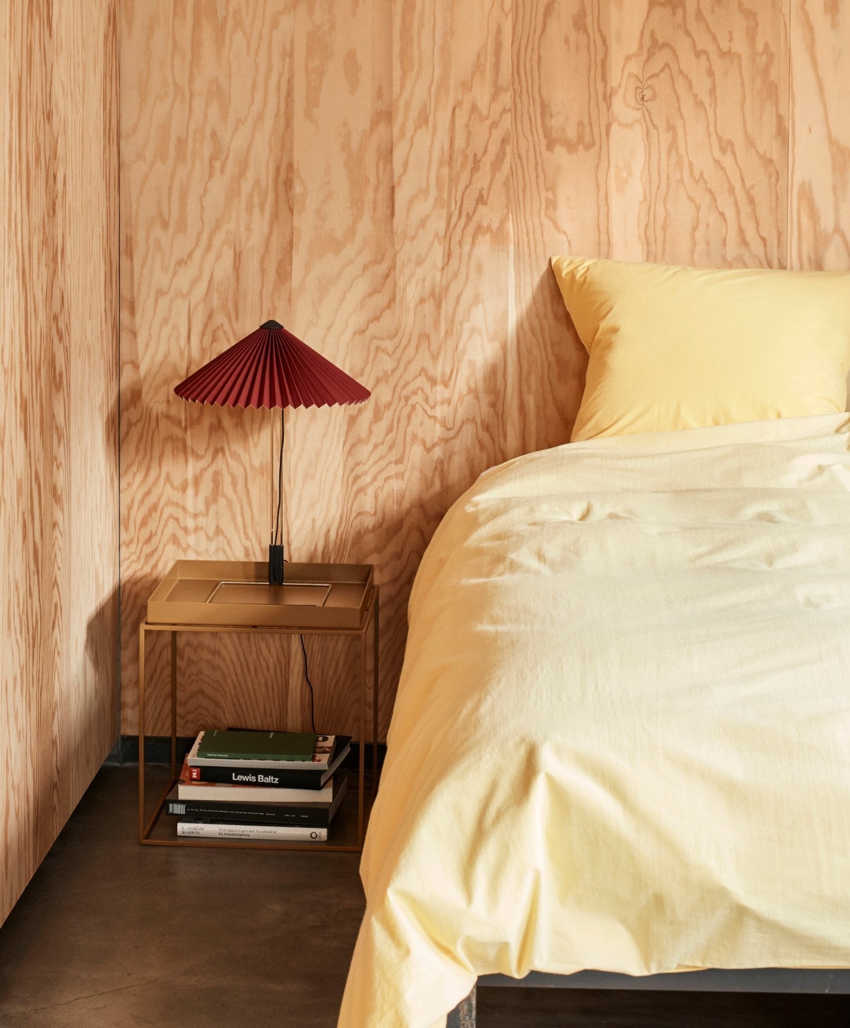 HAY Matin pöytävalaisin L tummanpunainen - Laatukaluste