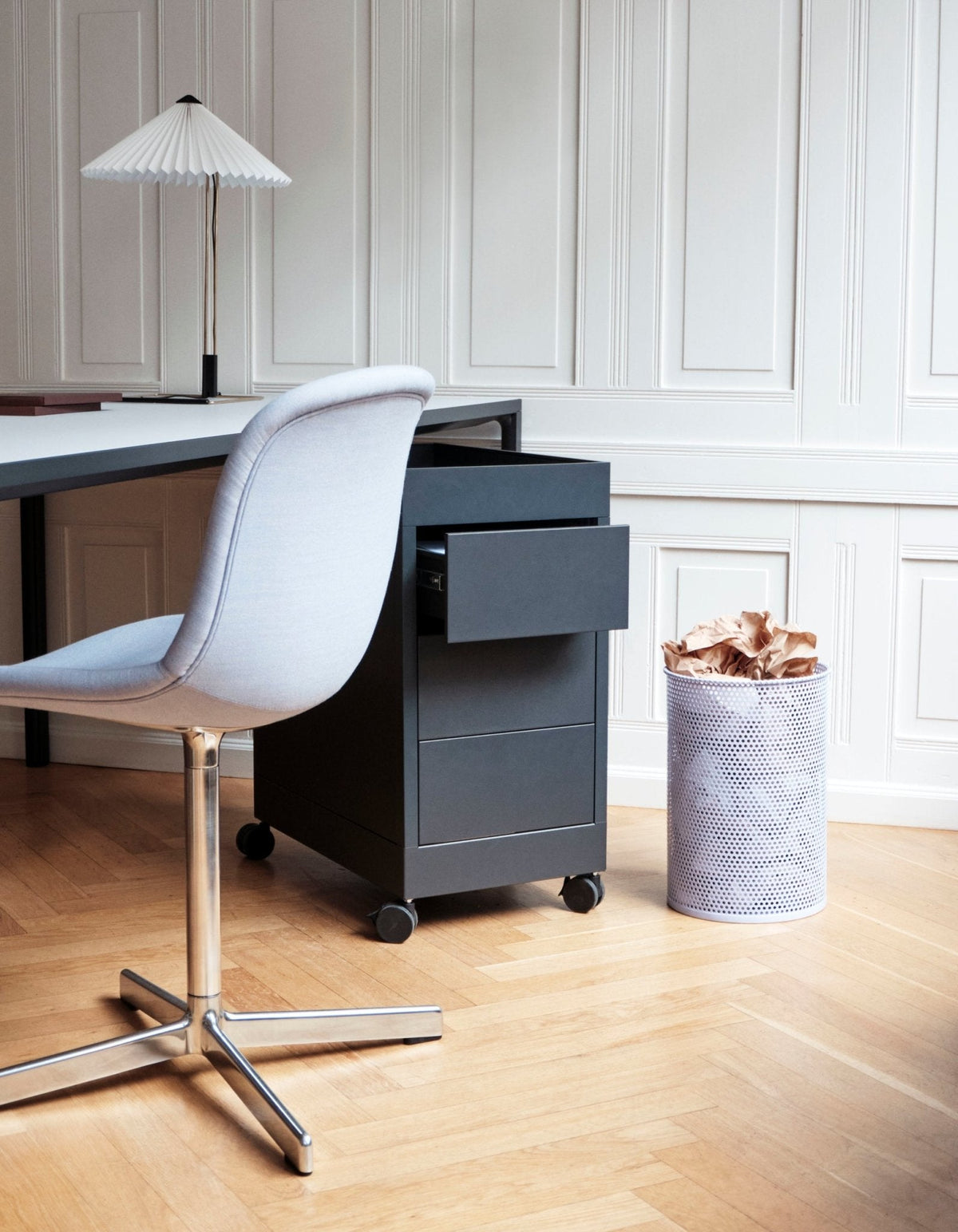 HAY Matin pöytävalaisin L valkoinen - Laatukaluste