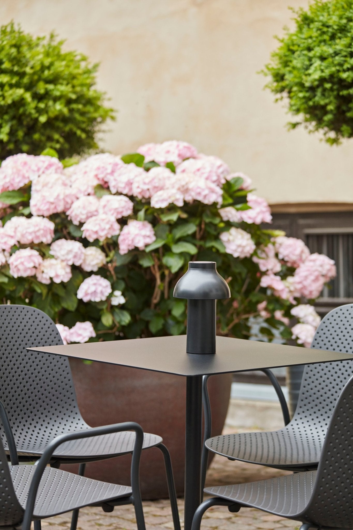 HAY PC Portable valaisin musta - Laatukaluste