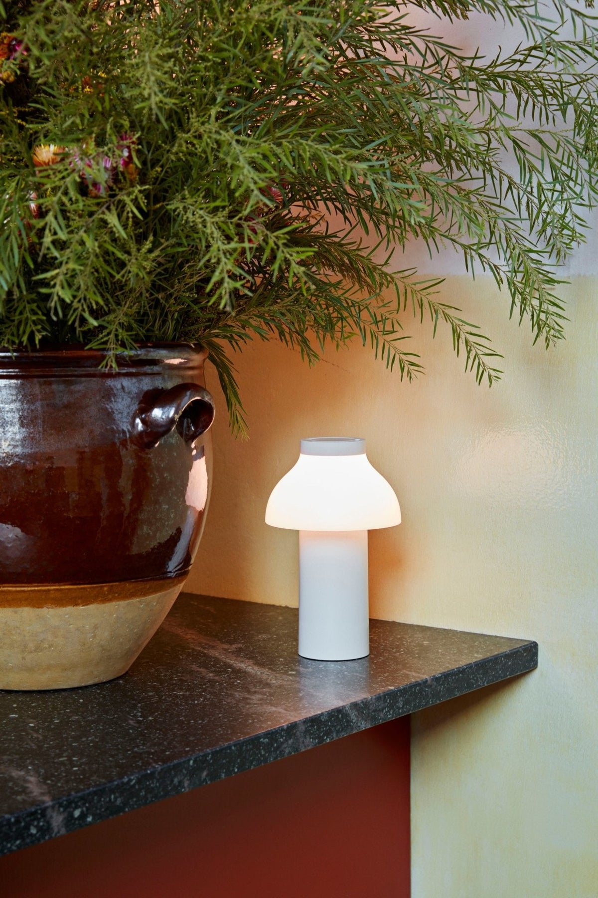 HAY PC Portable valaisin valkoinen - Laatukaluste