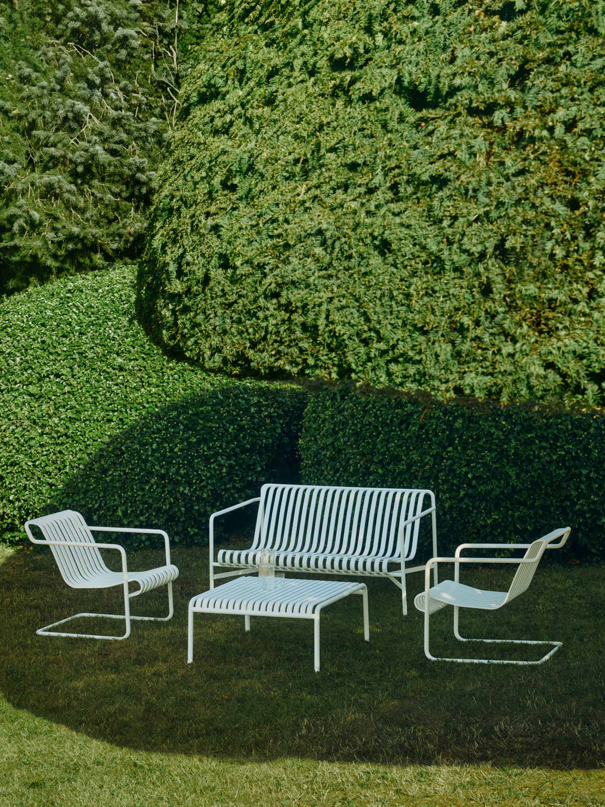 HAY Palissade Cantilever Lounge nojatuoli matala kermanvalkoinen HAY