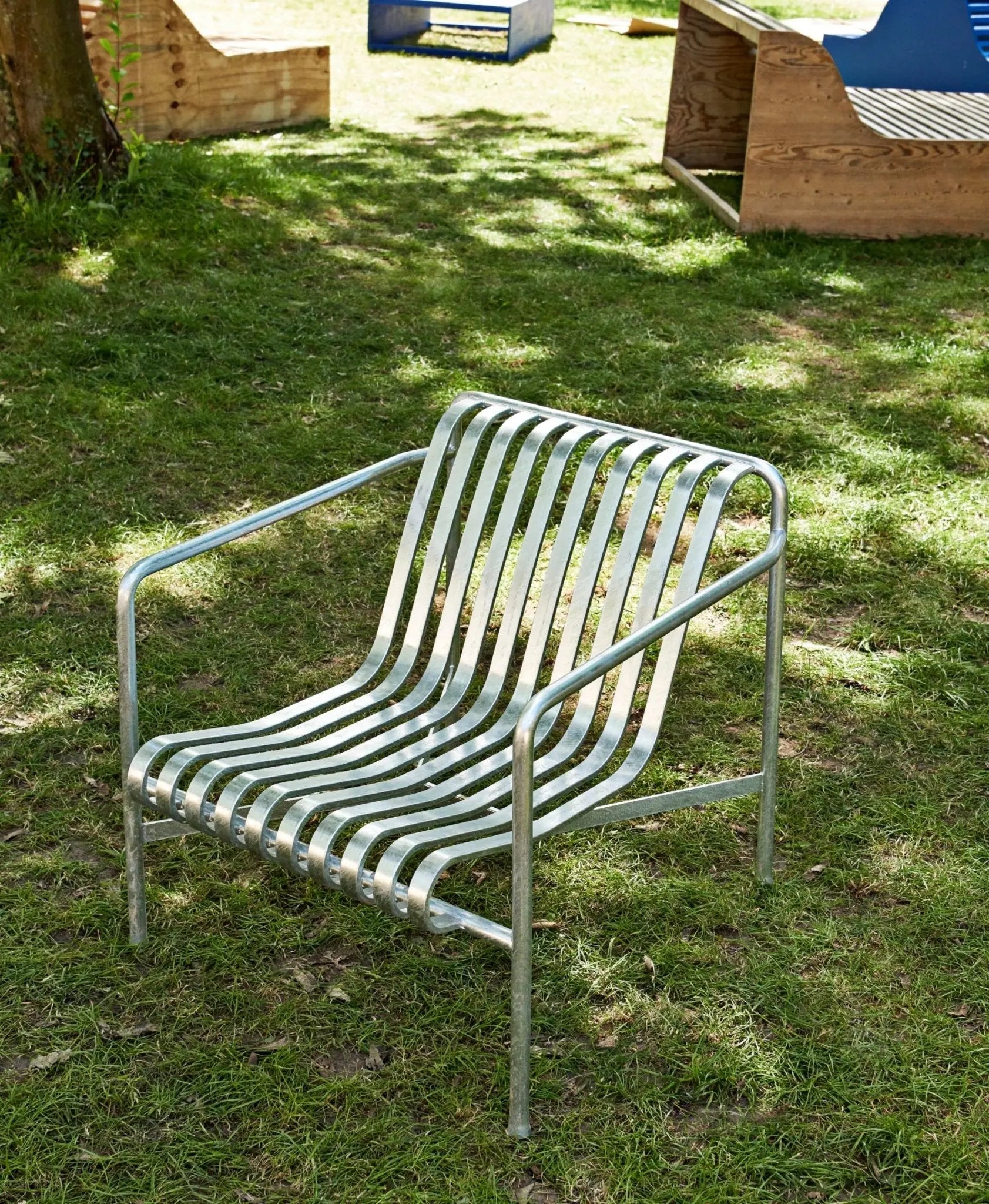 HAY Palissade Lounge nojatuoli matala galvanoitu - Laatukaluste