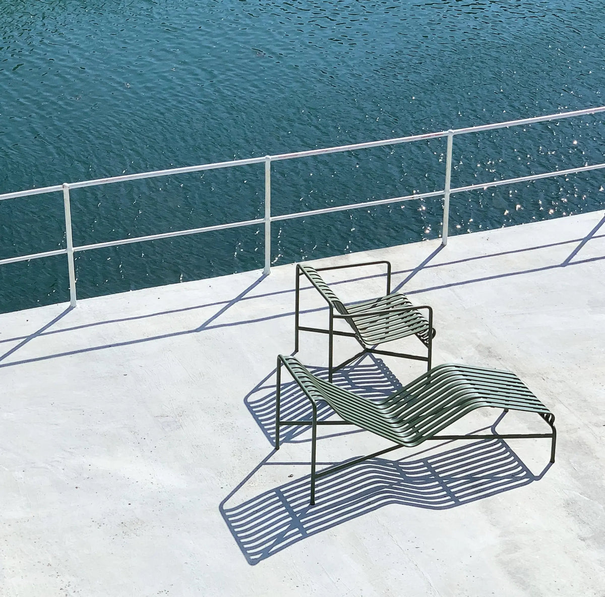 HAY Palissade aurinkotuoli oliivinvihreä - Laatukaluste