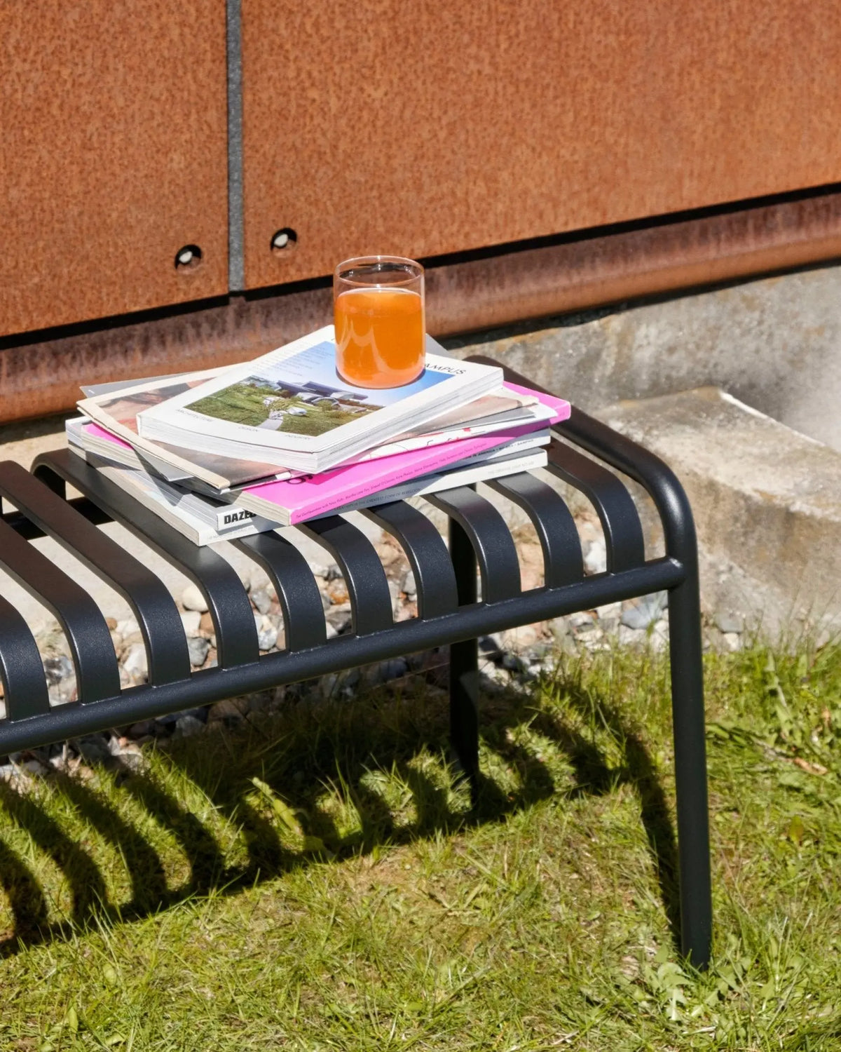 HAY Palissade penkki antrasiitti - Laatukaluste