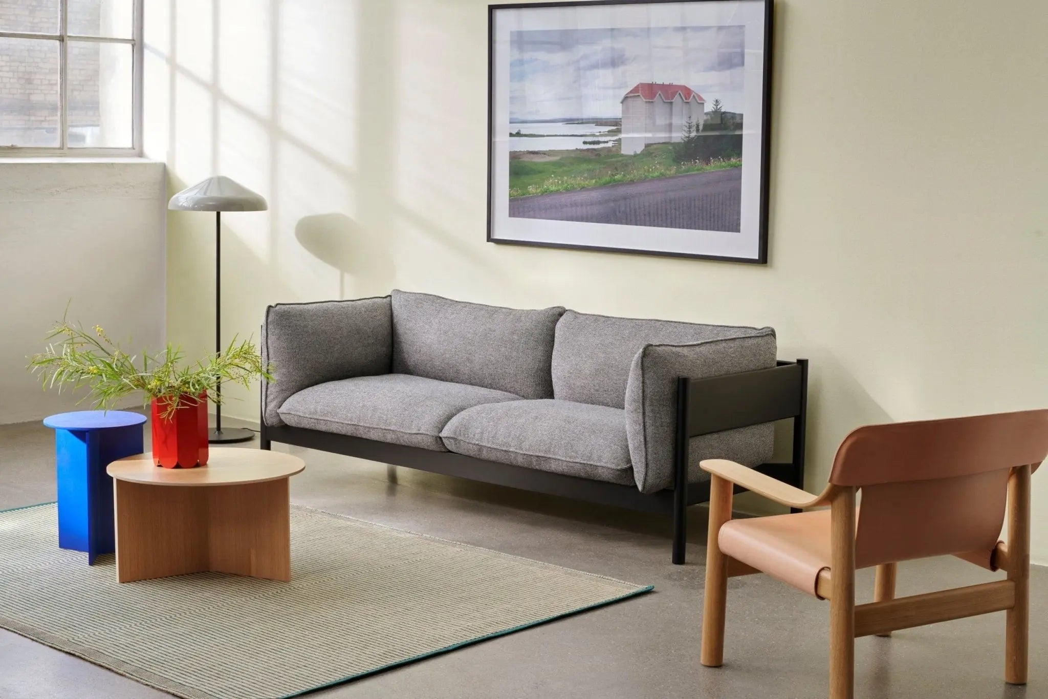 HAY Pao Steel lattiavalaisin harmaa - Laatukaluste