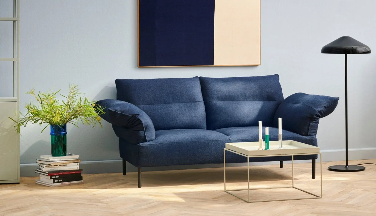 HAY Pao Steel lattiavalaisin musta - Laatukaluste